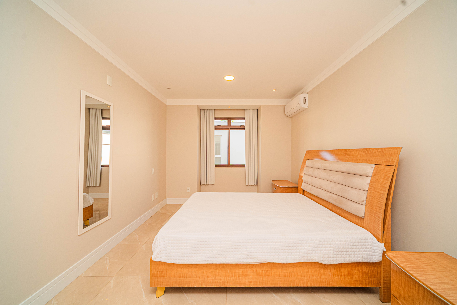 Alphaville: Conforto moderno e luz natural em 300m²., foto 10