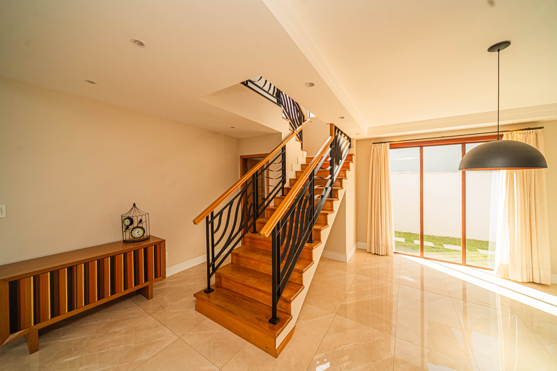 Alphaville: Conforto moderno e luz natural em 300m²., foto 4