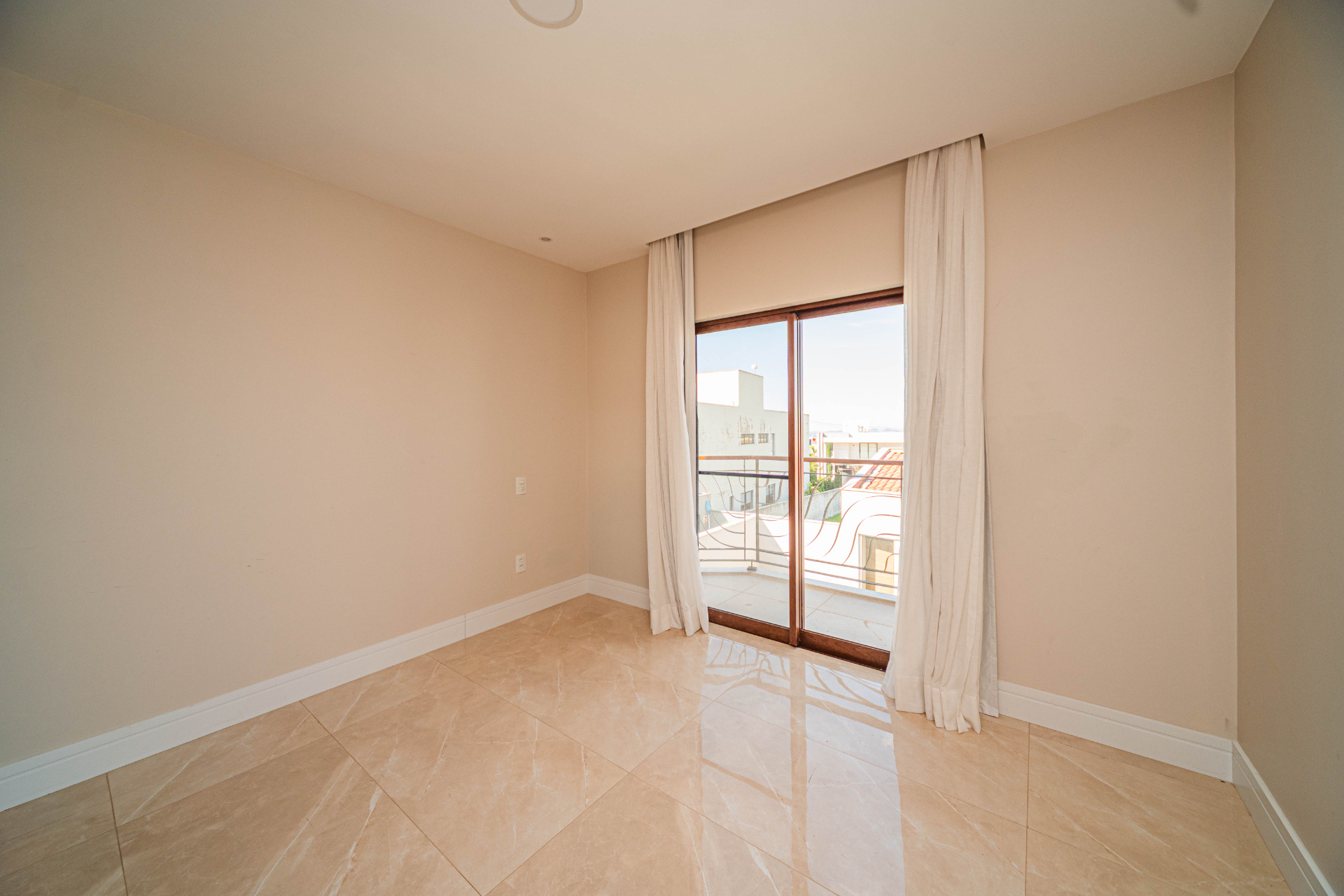 Alphaville: Conforto moderno e luz natural em 300m²., foto 18