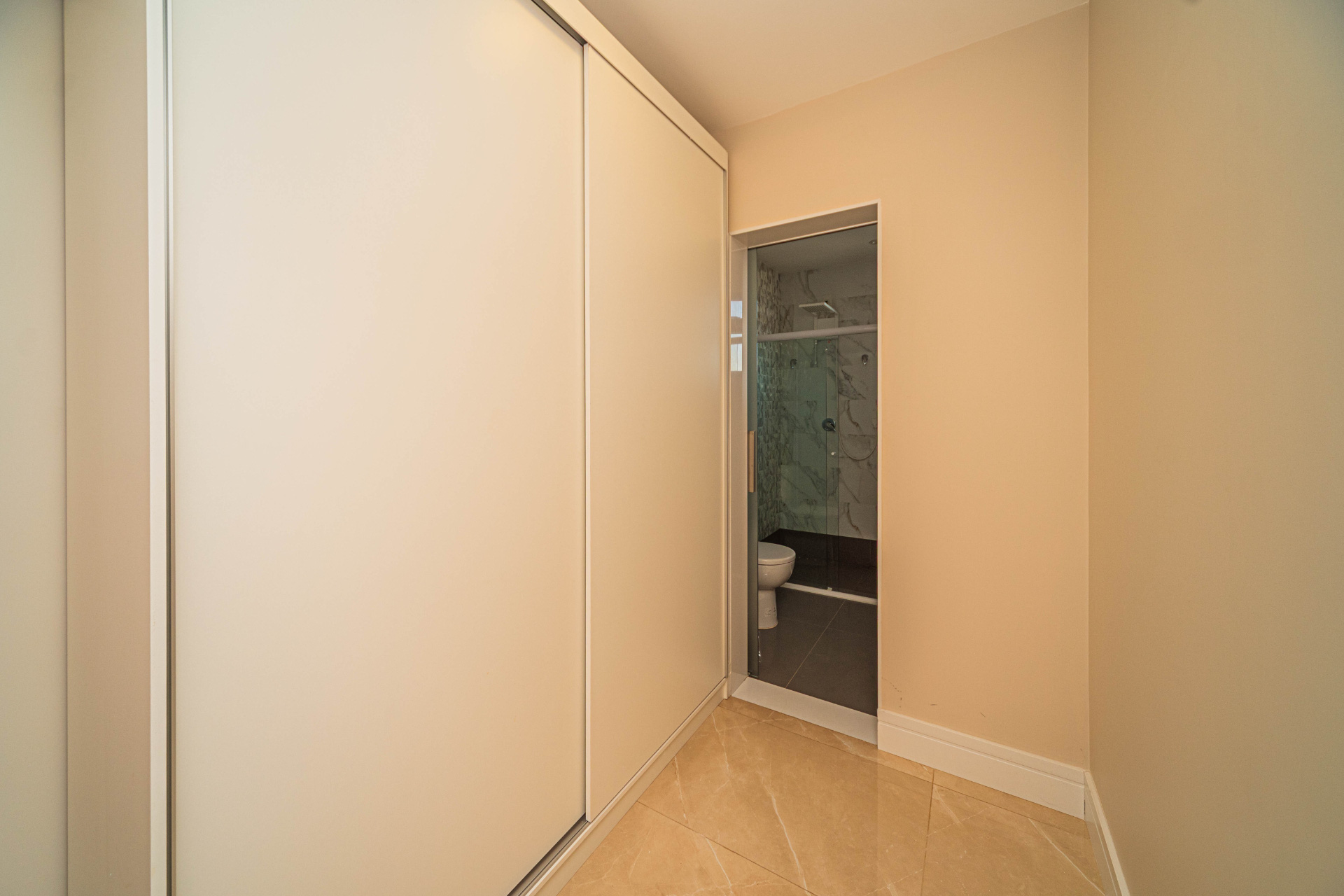 Alphaville: Conforto moderno e luz natural em 300m²., foto 20
