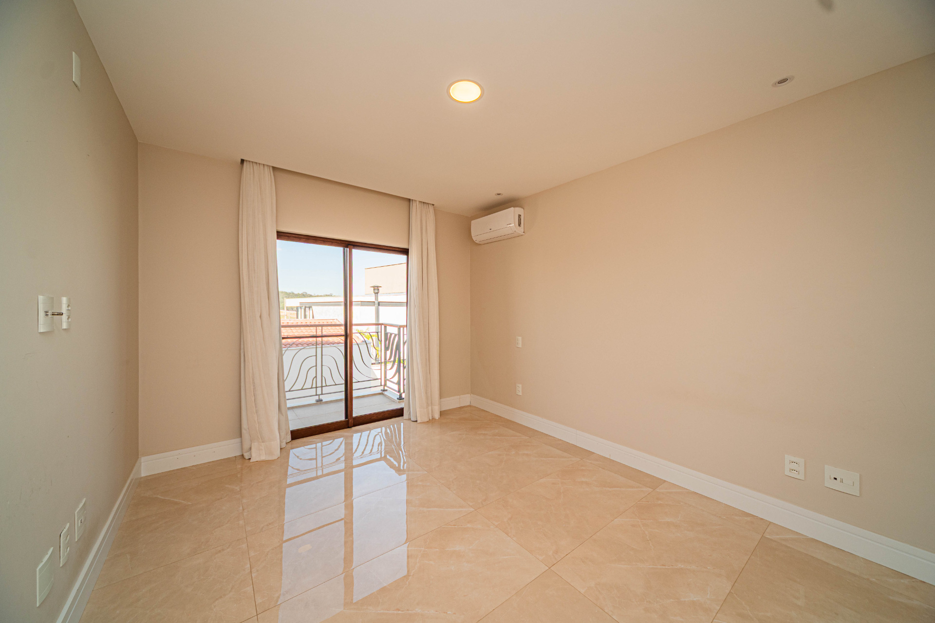 Alphaville: Conforto moderno e luz natural em 300m²., foto 19