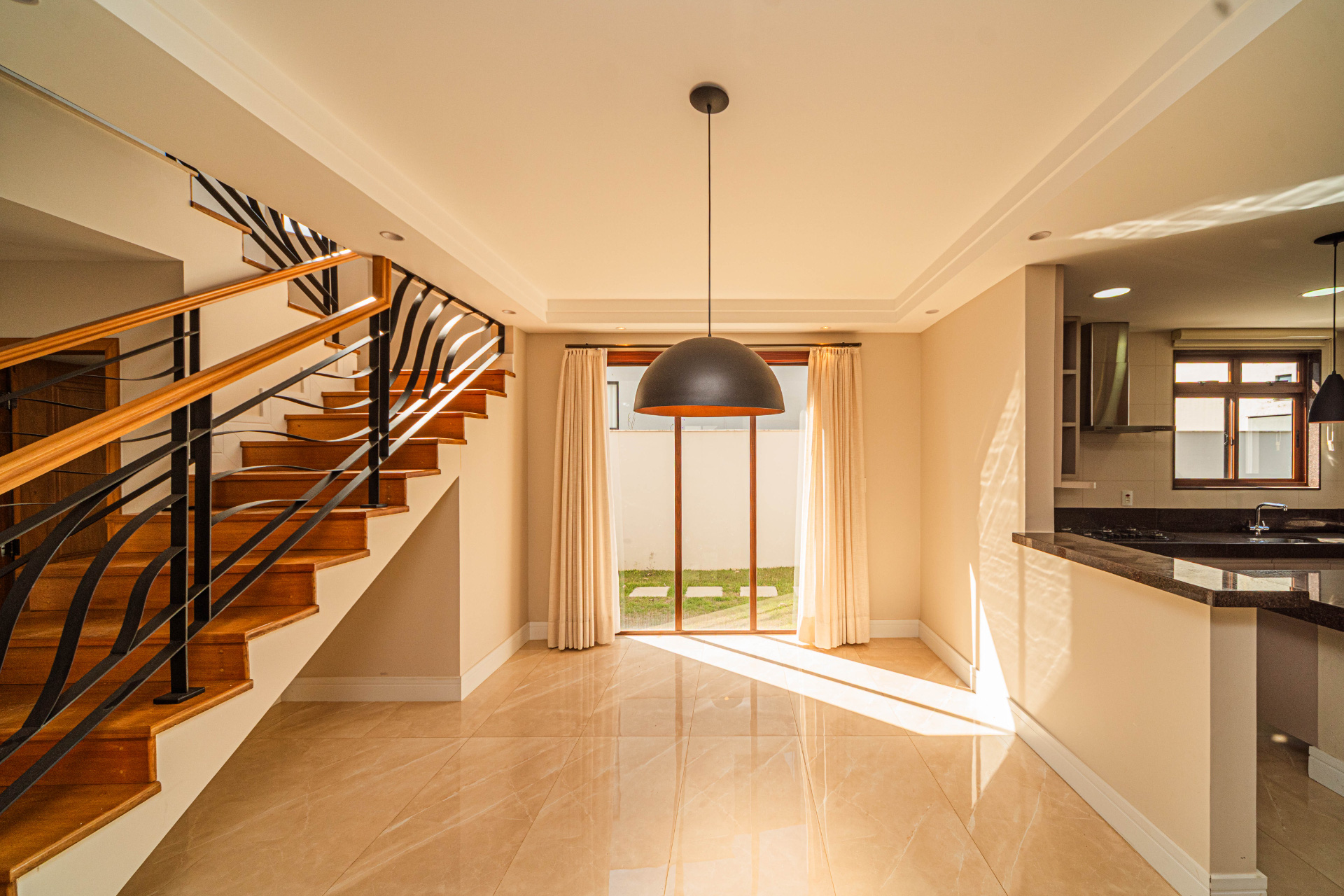 Alphaville: Conforto moderno e luz natural em 300m²., foto 6