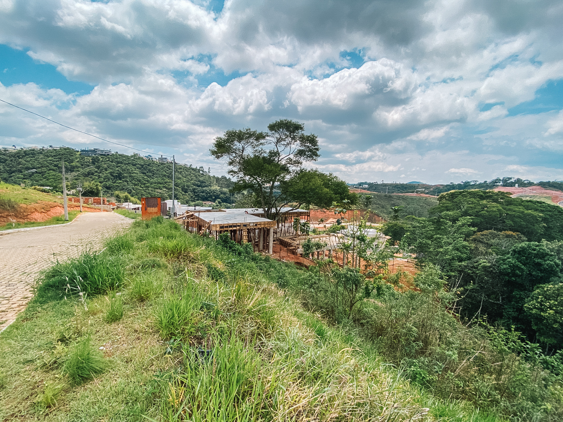 Terreno em declive com 690m², vista livre. Em Salvaterra., foto 3