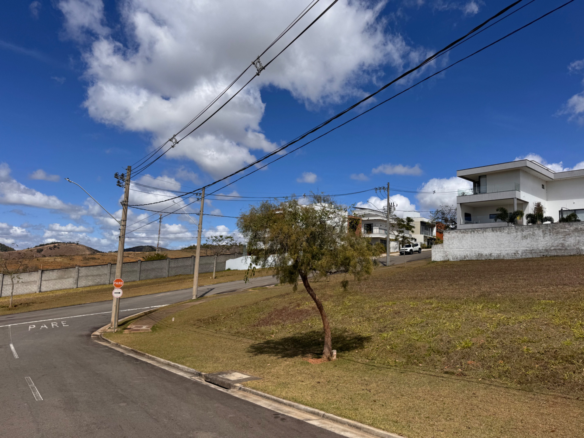 Alphaville: Terreno de esquina, plano, vista represa., foto 4