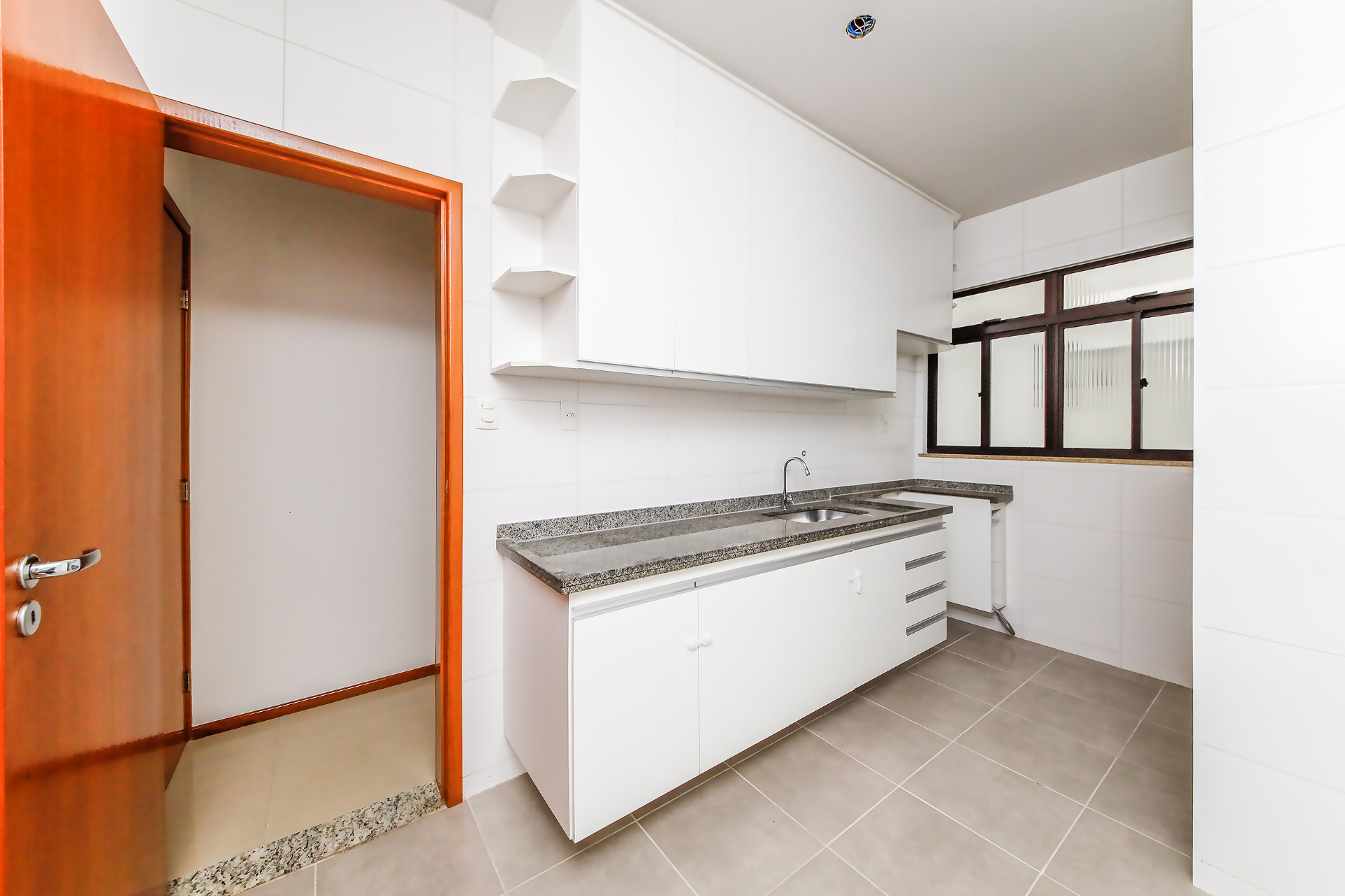 No Centro, 3 quartos, 2 vagas. Ambientes claros., foto 13