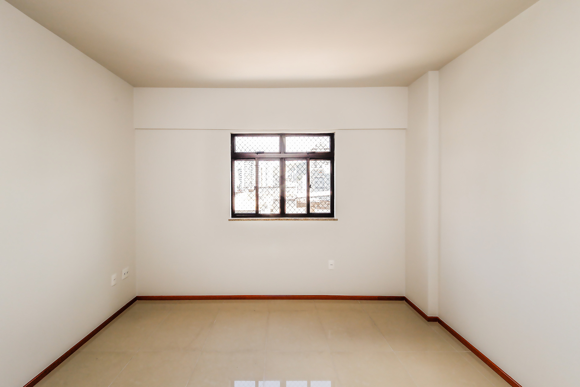 No Centro, 3 quartos, 2 vagas. Ambientes claros., foto 8