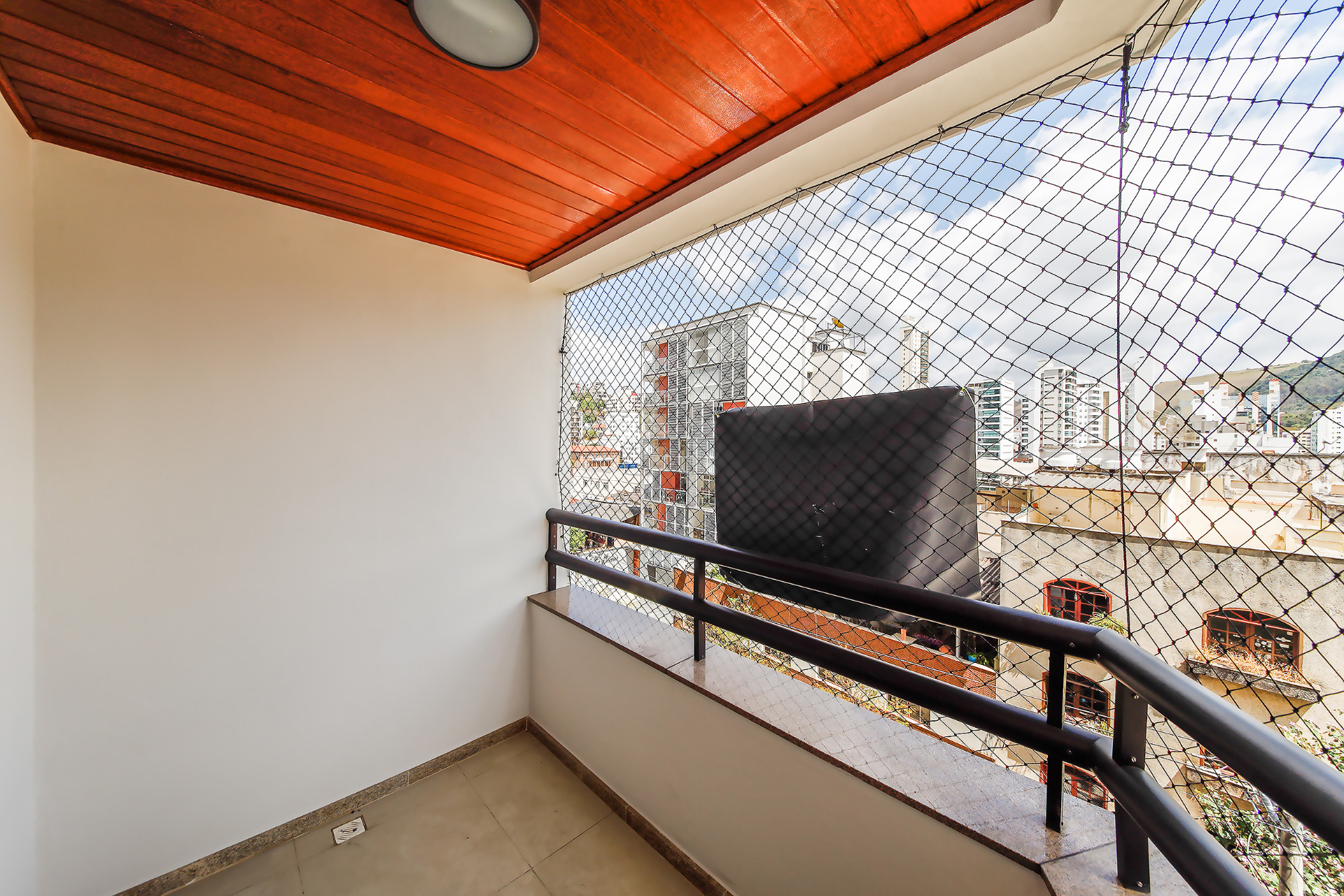 No Centro, 3 quartos, 2 vagas. Ambientes claros., foto 3