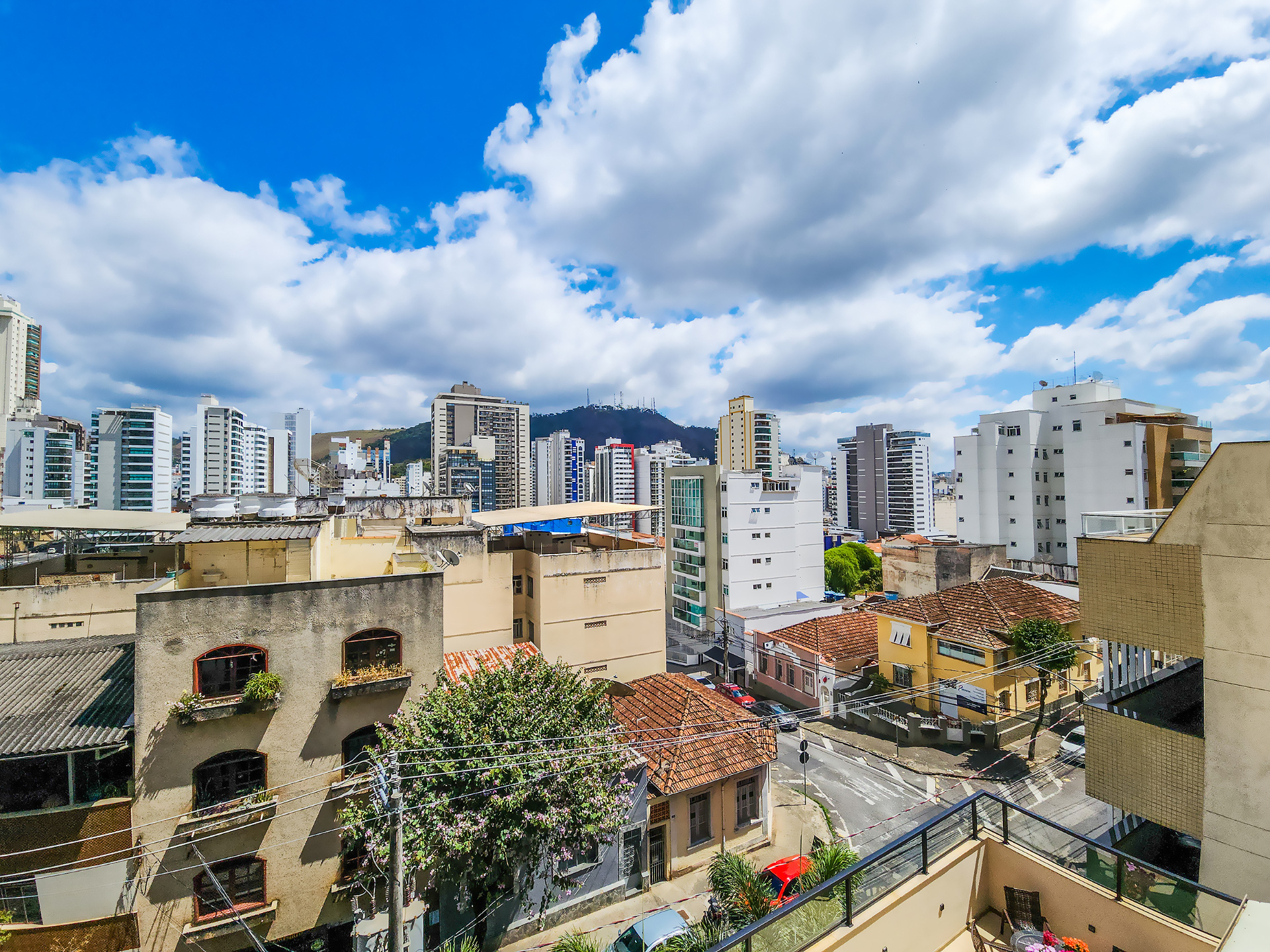 No Centro, 3 quartos, 2 vagas. Ambientes claros., foto 4