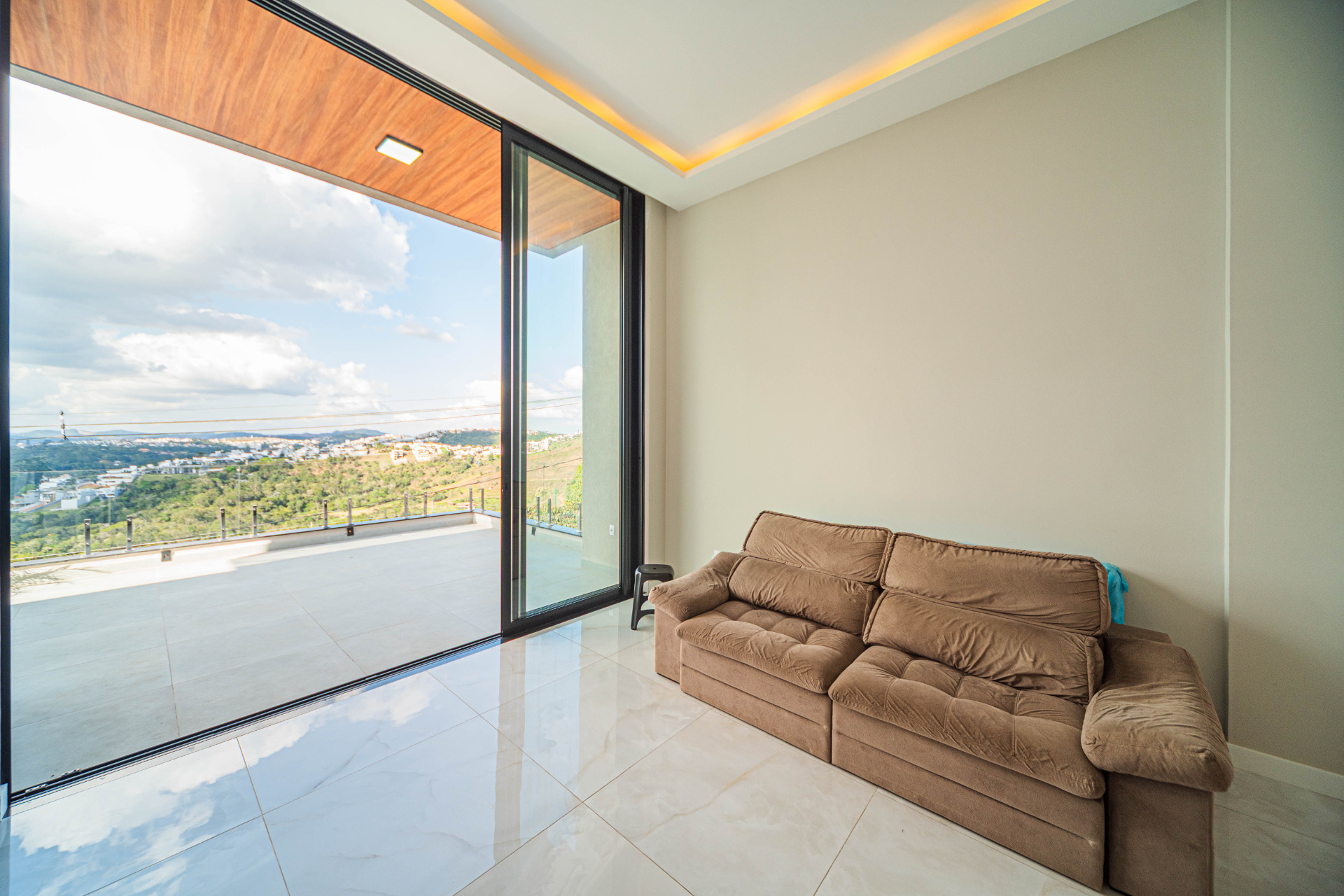 Casa linear, 3 suítes, vista livre para a serra., foto 4