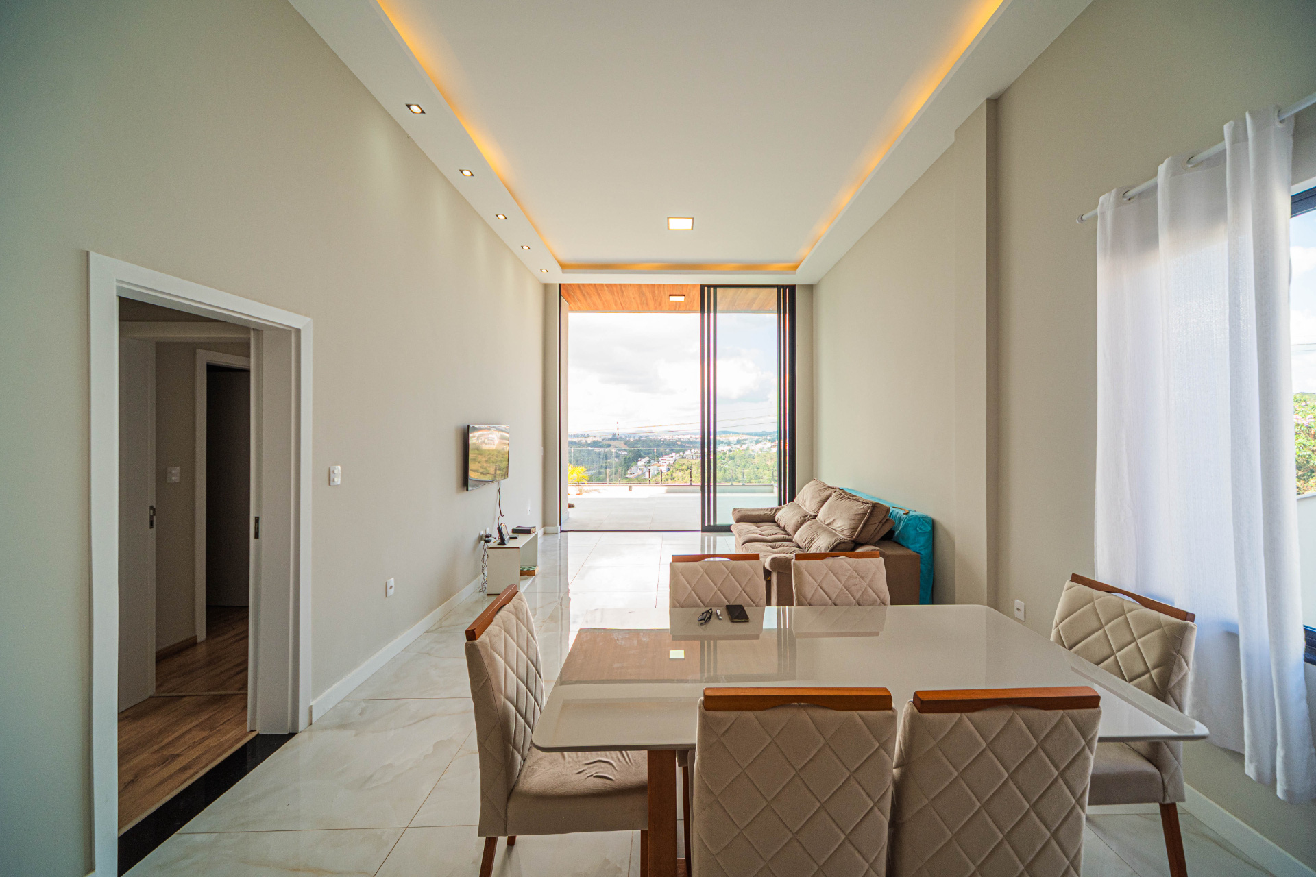 Casa linear, 3 suítes, vista livre para a serra., foto 3