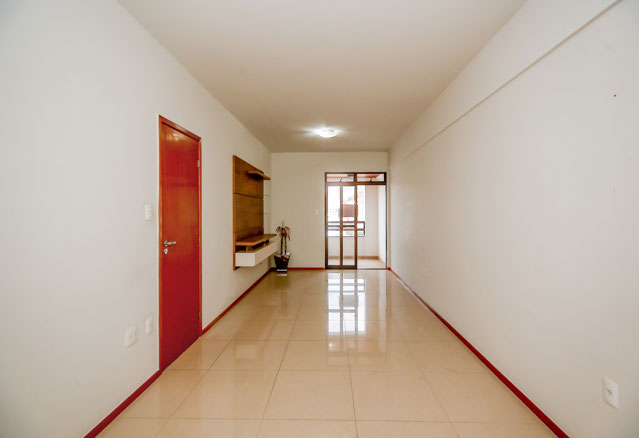 Centro: 3 quartos, área de lazer. Ótima planta.