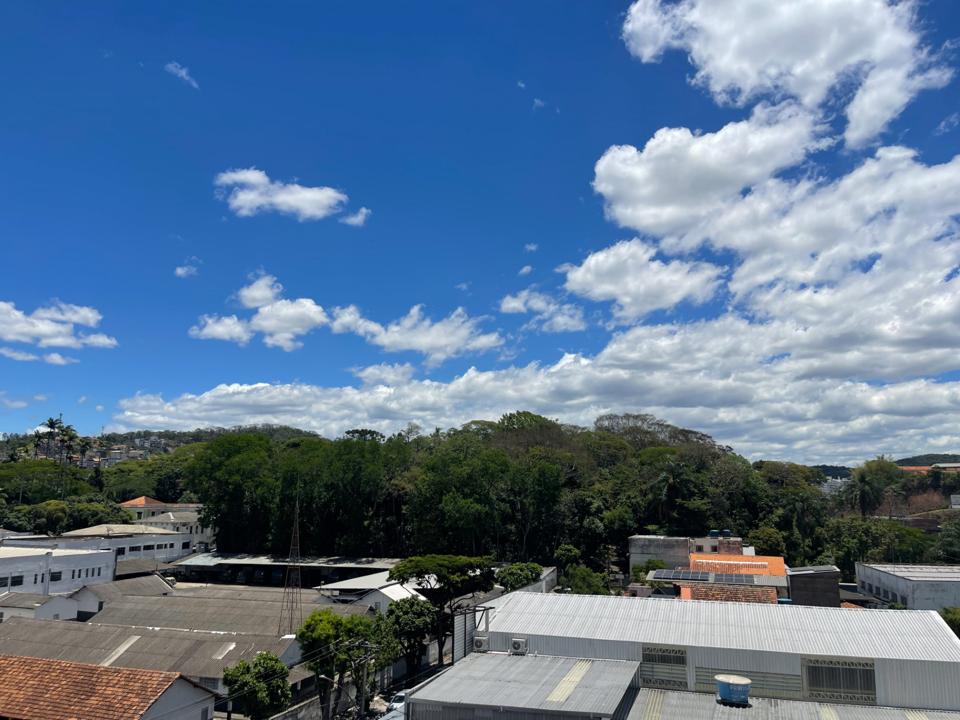 Área externa espaçosa. Mariano Procópio., foto 16