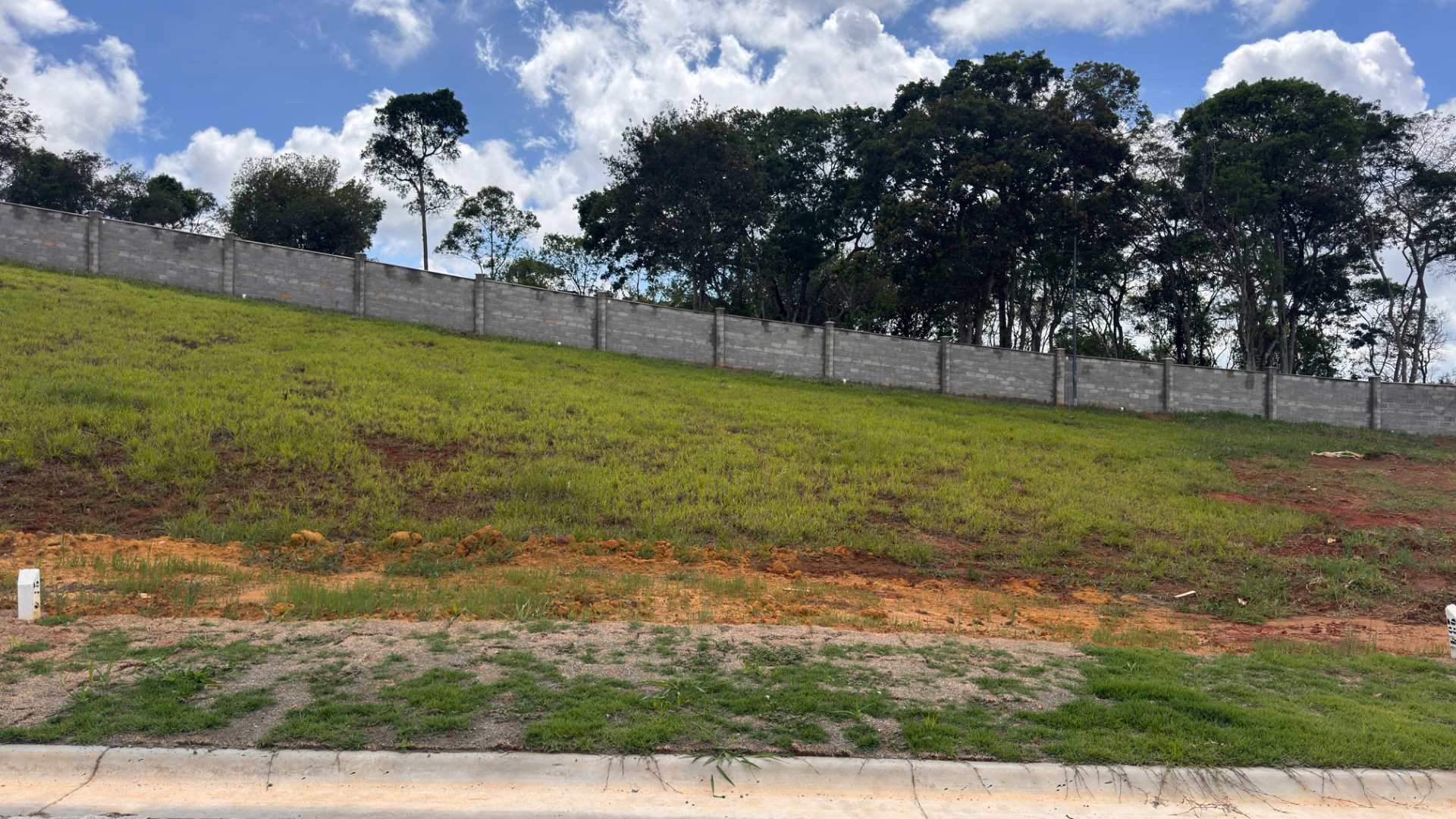 Terreno plano no São Pedro. Condomínio fechado., foto 1