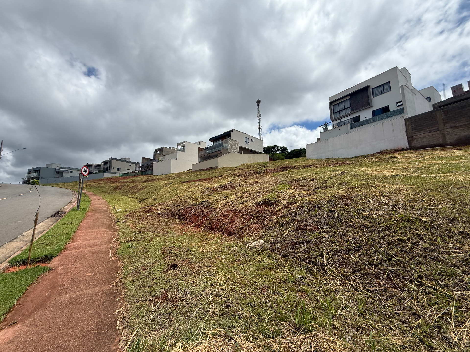 Terreno em aclive no Estrela Alta. 323 m², foto 1