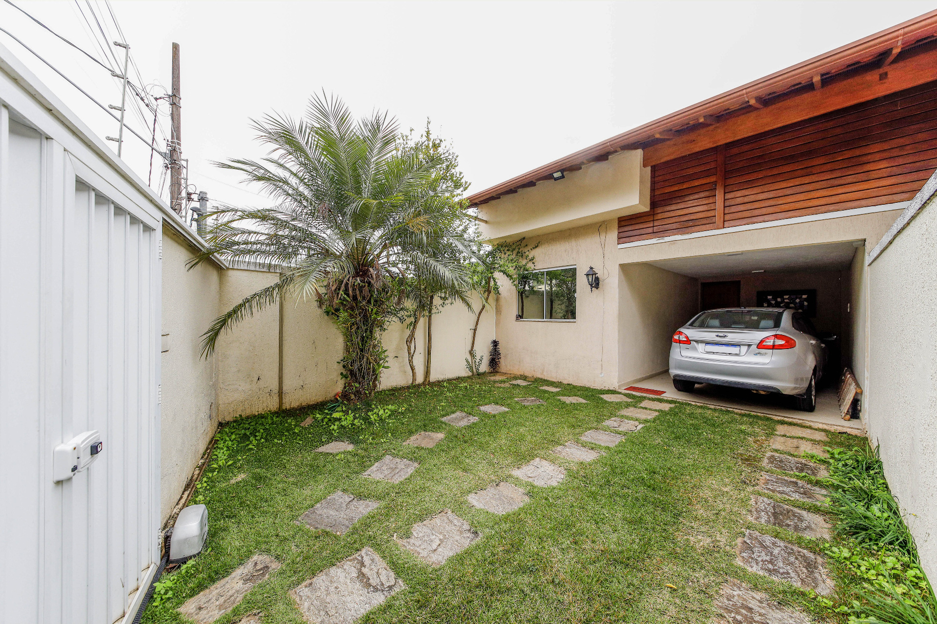 Casa Borboleta. 3 suítes, bom espaço externo., foto 3