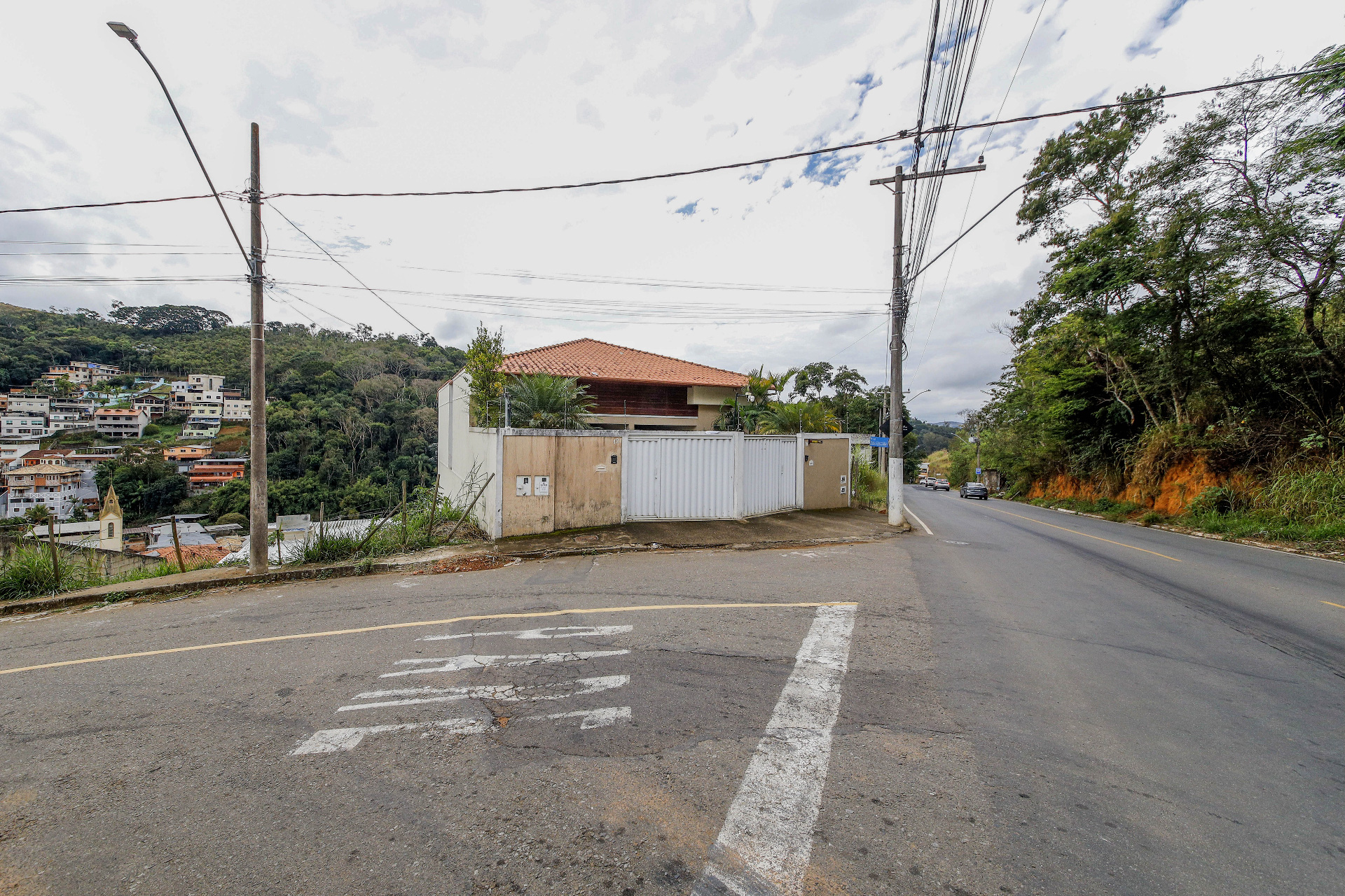 Casa Borboleta. 3 suítes, bom espaço externo., foto 2