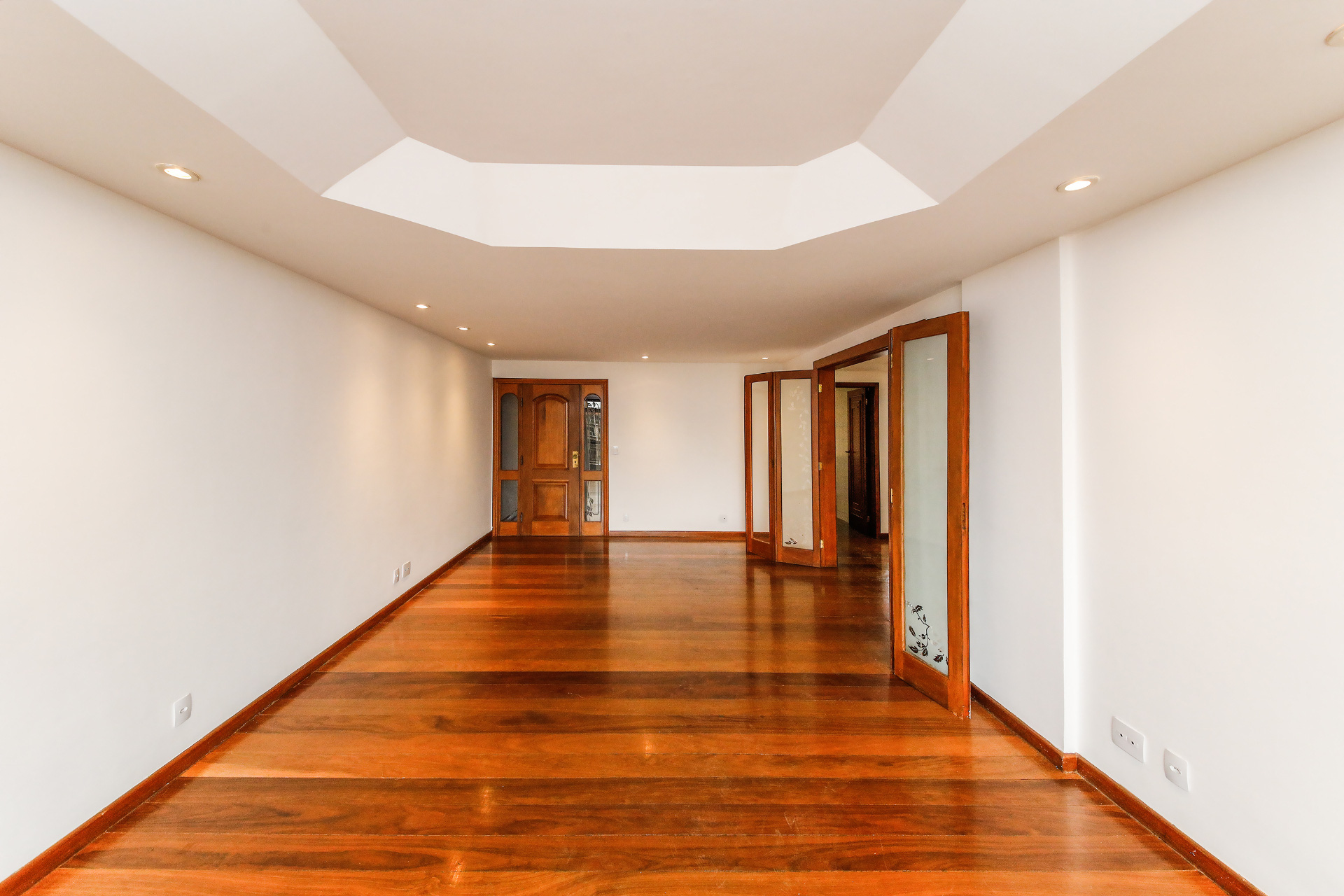 São Mateus. Apartamento clássico, com 238m². Boa planta., foto 2