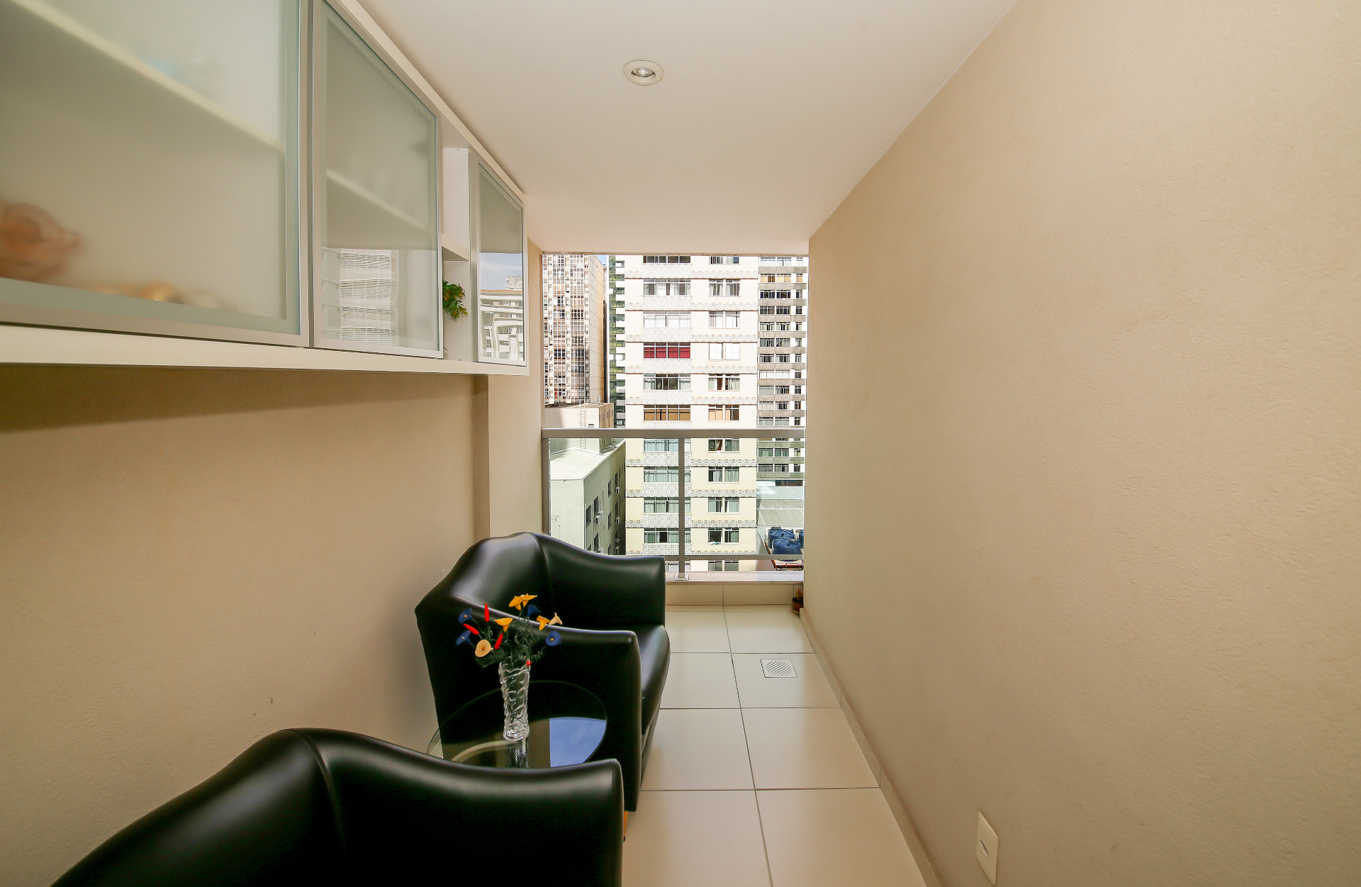 Centro: 2 quartos, suíte, varanda e vaga. Bem ventilado., foto 3