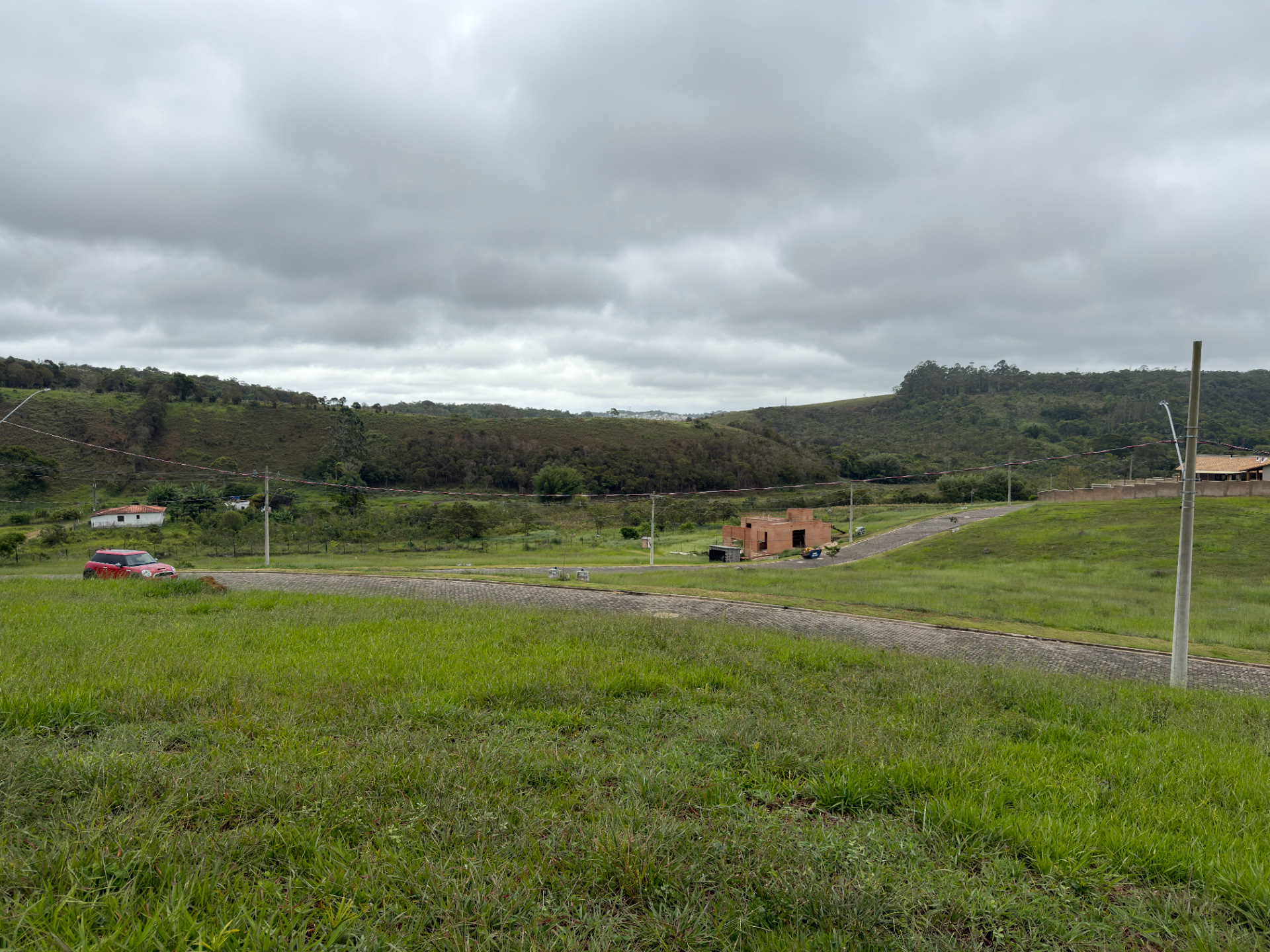 Terreno de esquina, 1.122 m² em condomínio fechado, foto 2