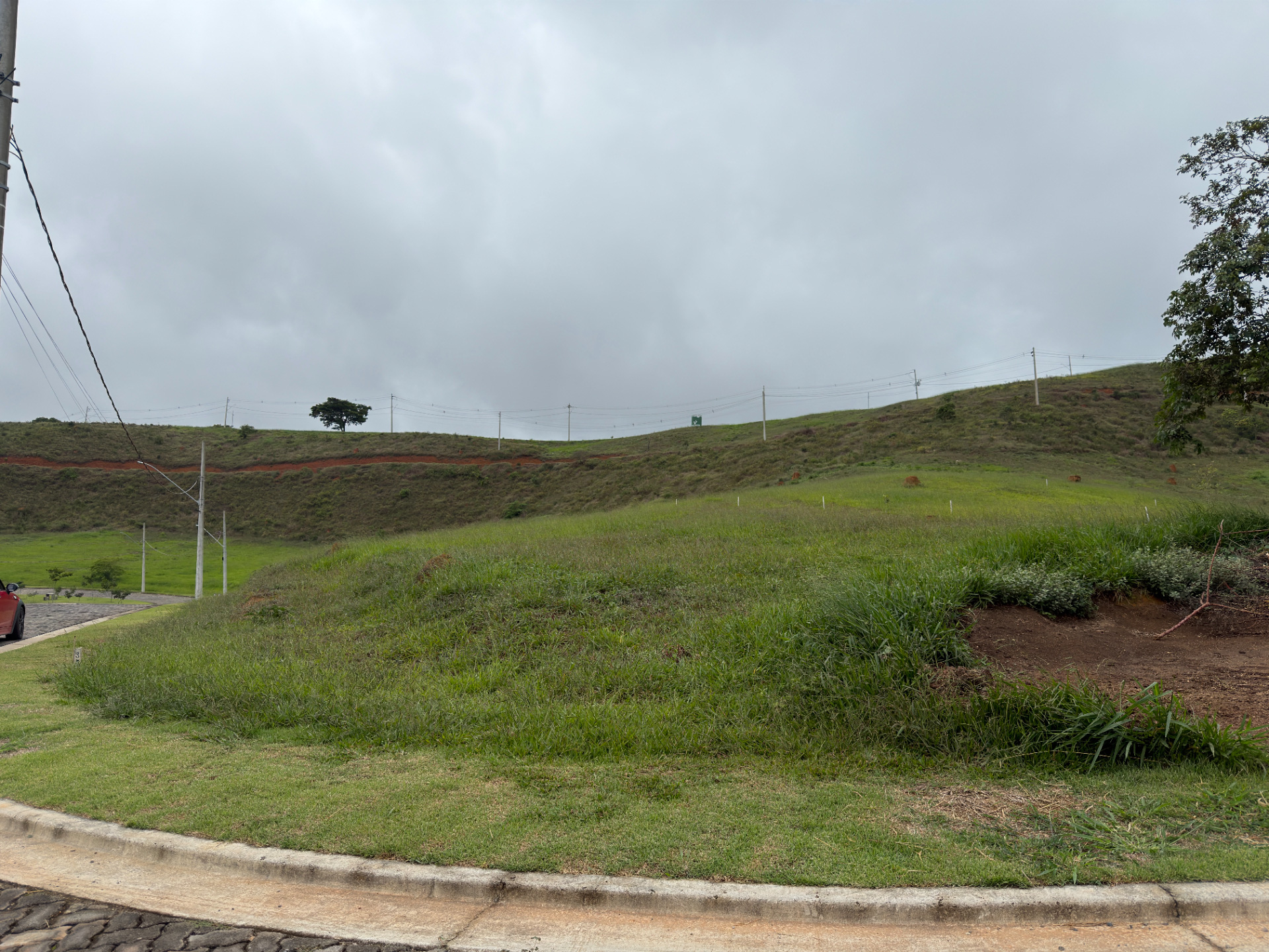 Terreno de esquina, 1.122 m² em condomínio fechado, foto 1