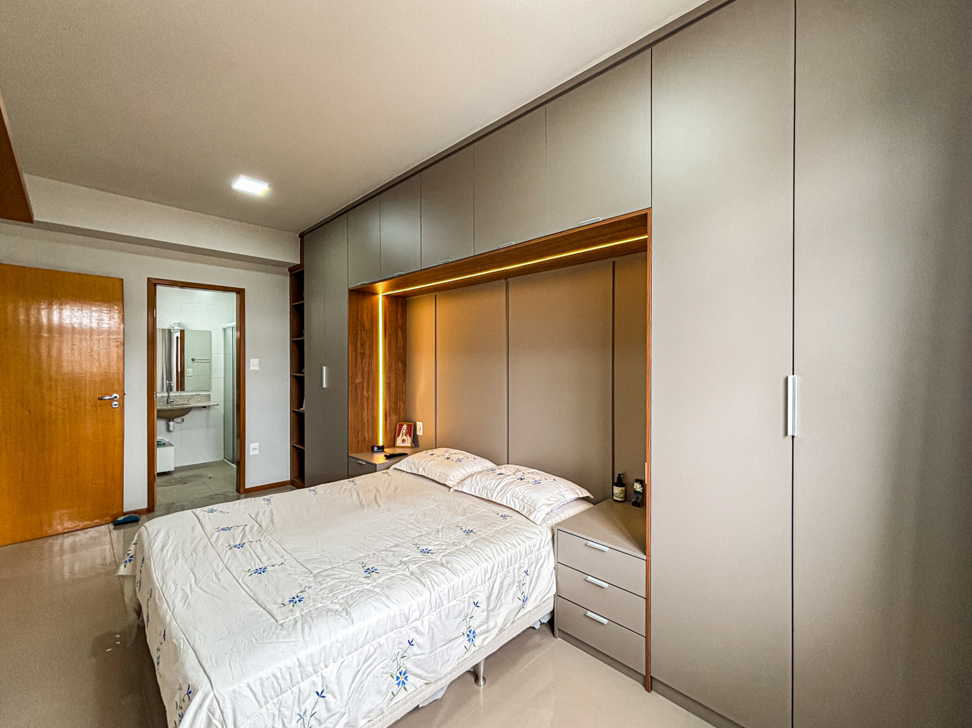 São Mateus, parte plana. Cobertura com três quartos., foto 17