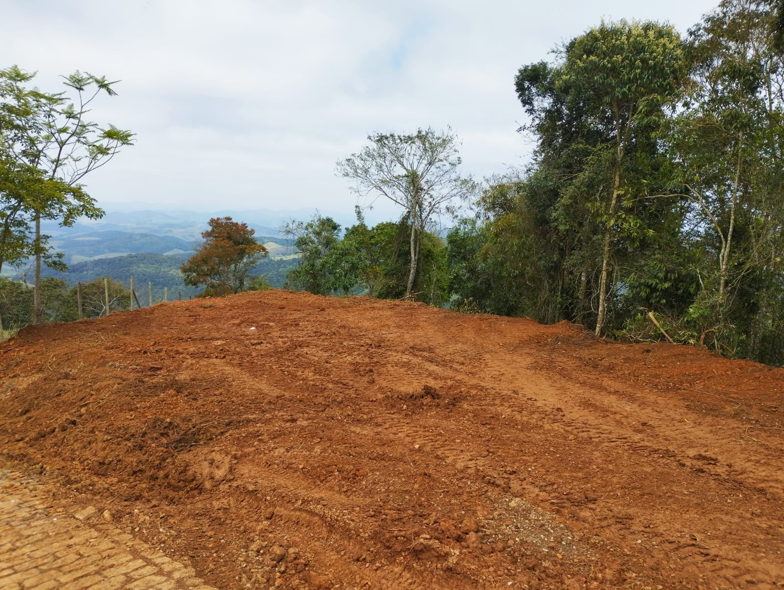 Terreno com mais de 1.600 m² no Estrada Real para venda, foto 2