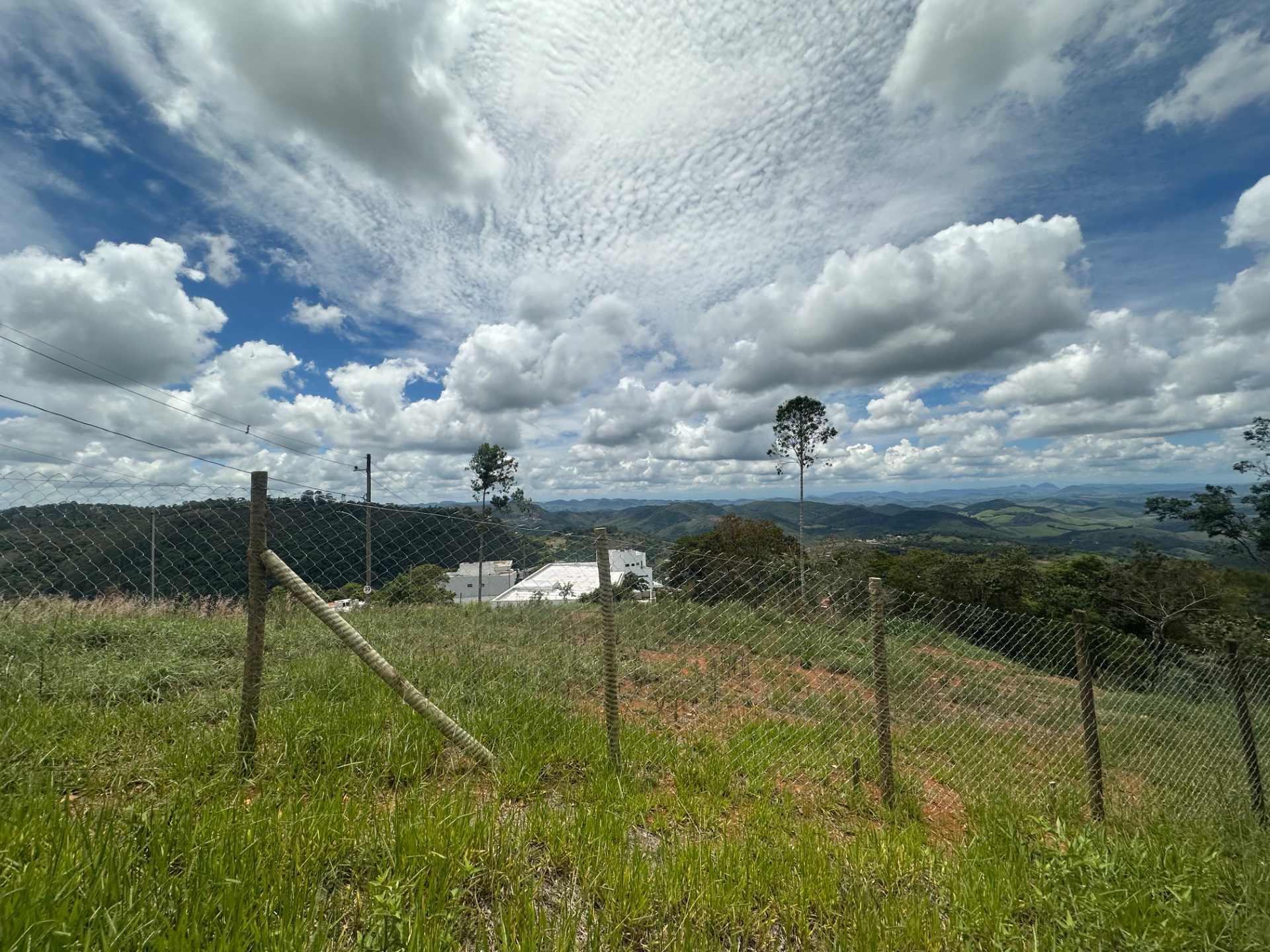 Novo Horizonte: Terreno de 1.645 m² na Estrada Real., foto 3