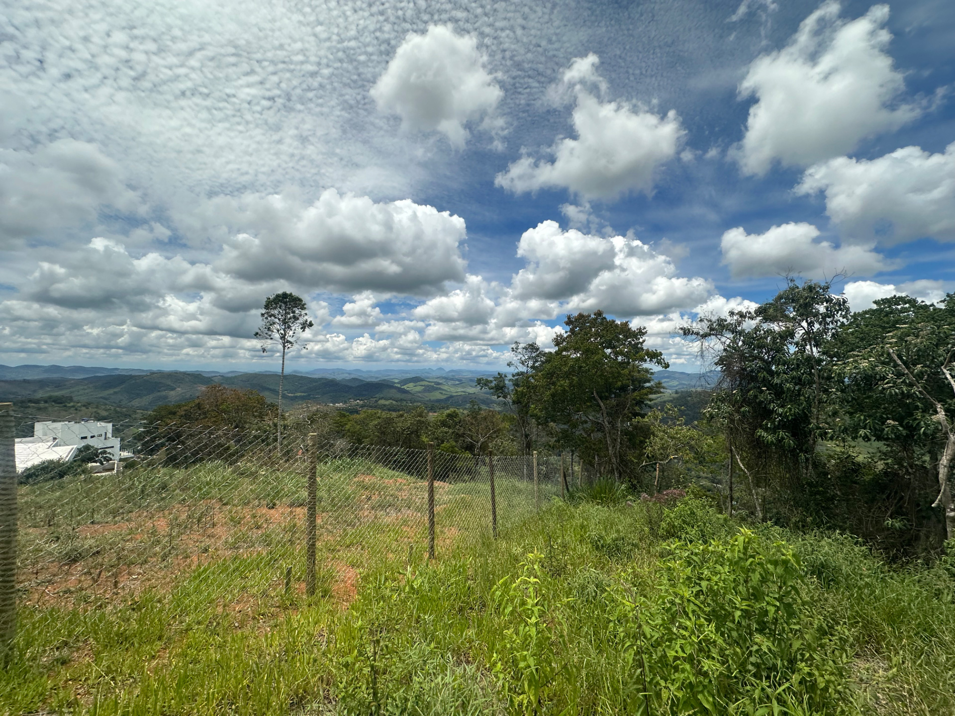 Novo Horizonte: Terreno de 1.645 m² na Estrada Real., foto 1