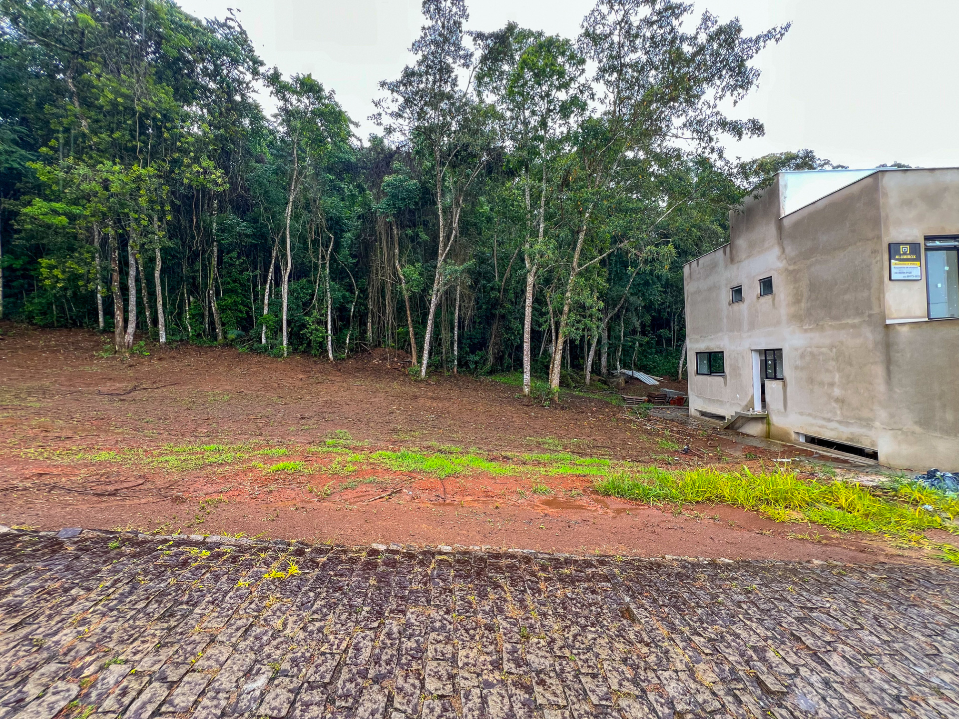 Terreno plano no Novo Horizonte com área de preservação, foto 1