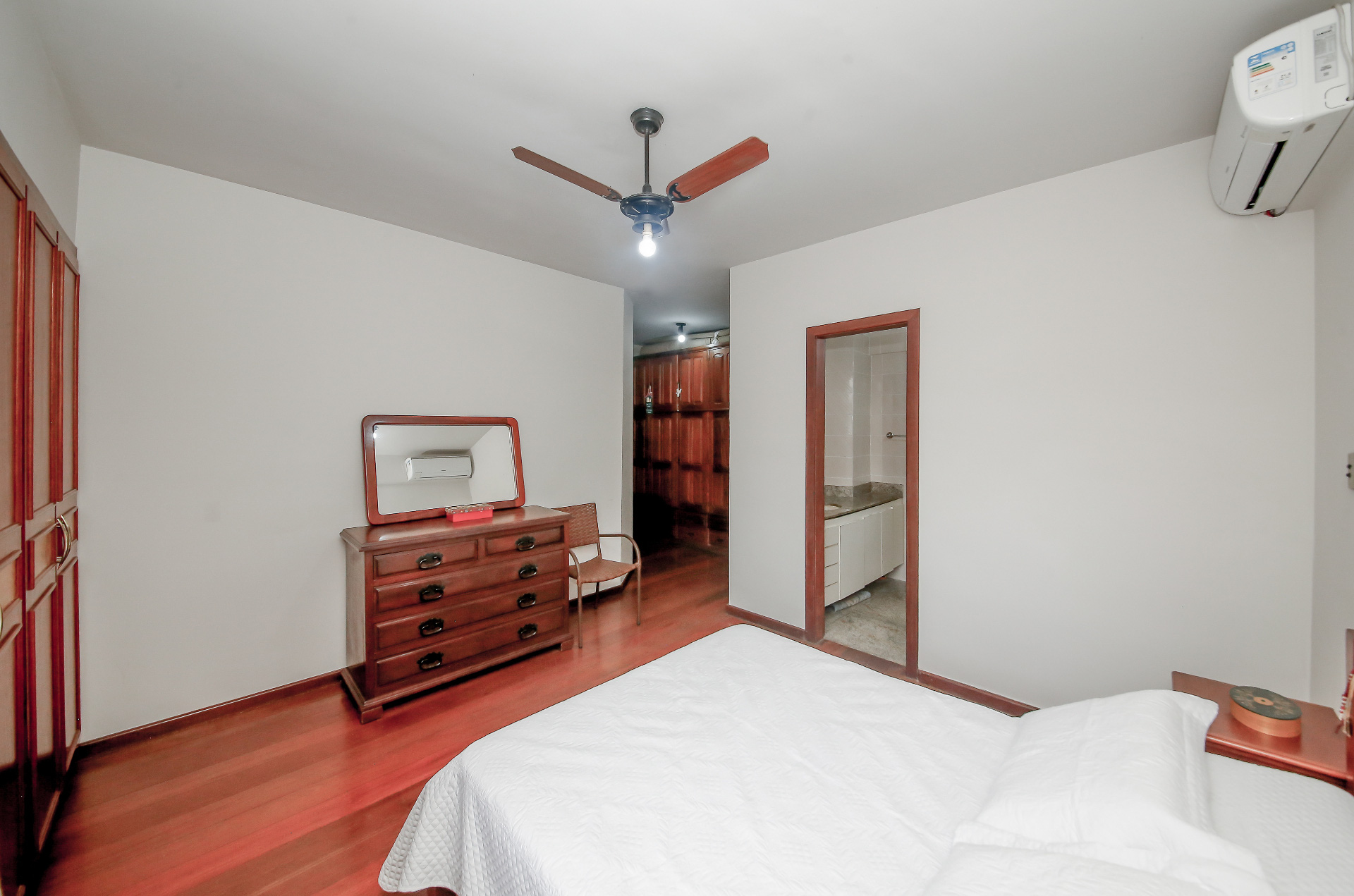 Varanda e 4 quartos, 2 vagas no São Mateus. 253m² úteis., foto 10
