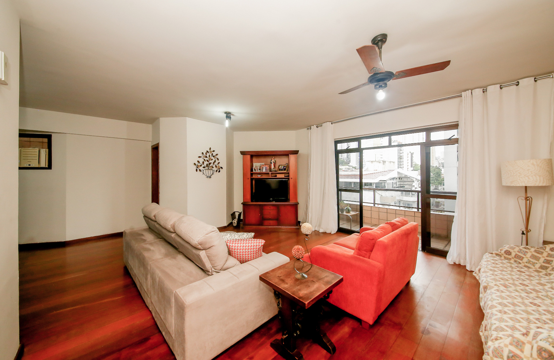 Varanda e 4 quartos, 2 vagas no São Mateus. 253m² úteis., foto 1
