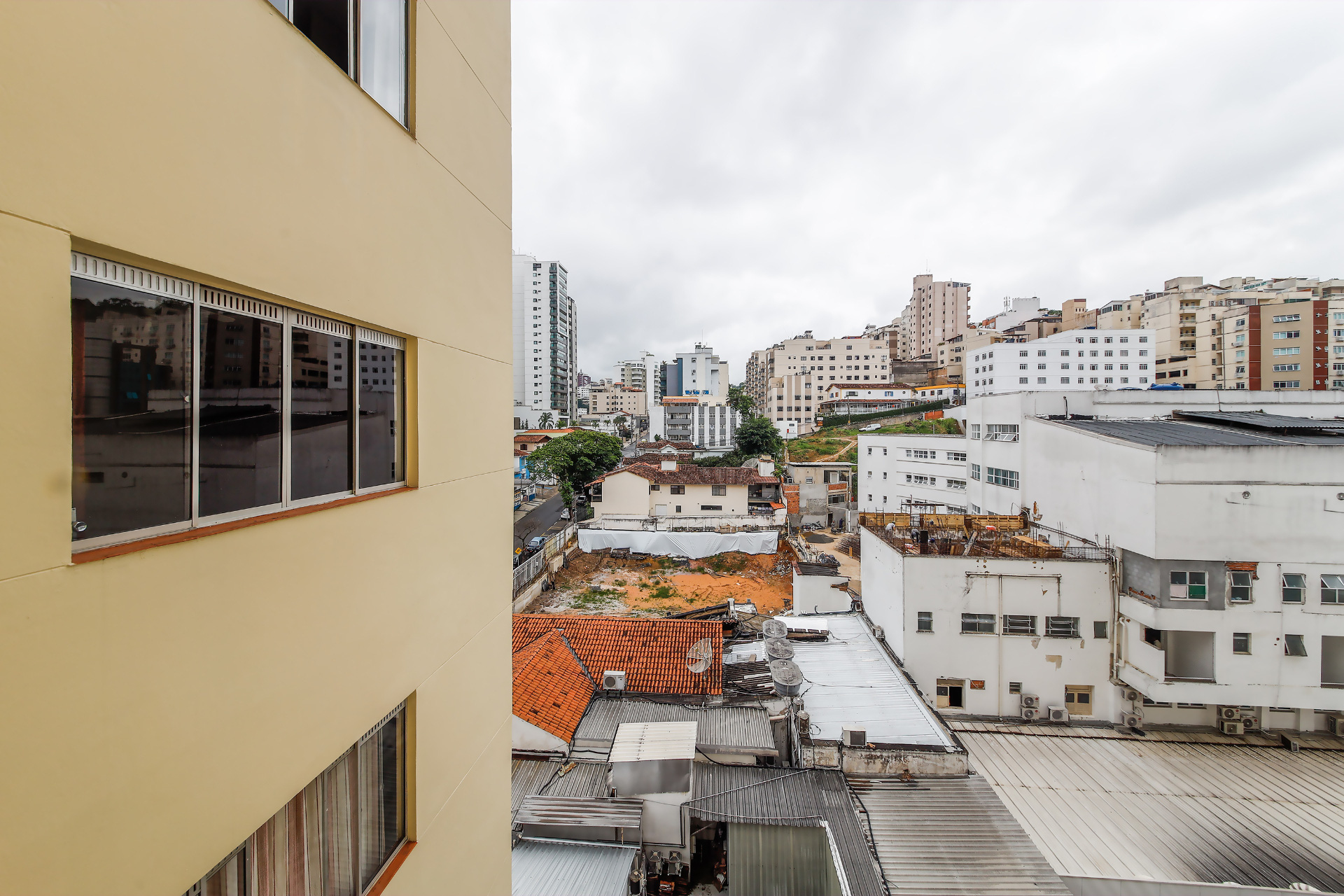 4 quartos no Centro. Ambientes amplos, 1 vaga., foto 5