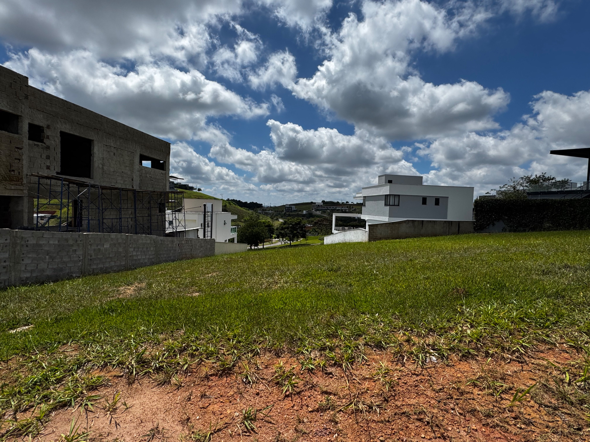 Alphaville: Terreno com declive suave e 436m² à venda., foto 3