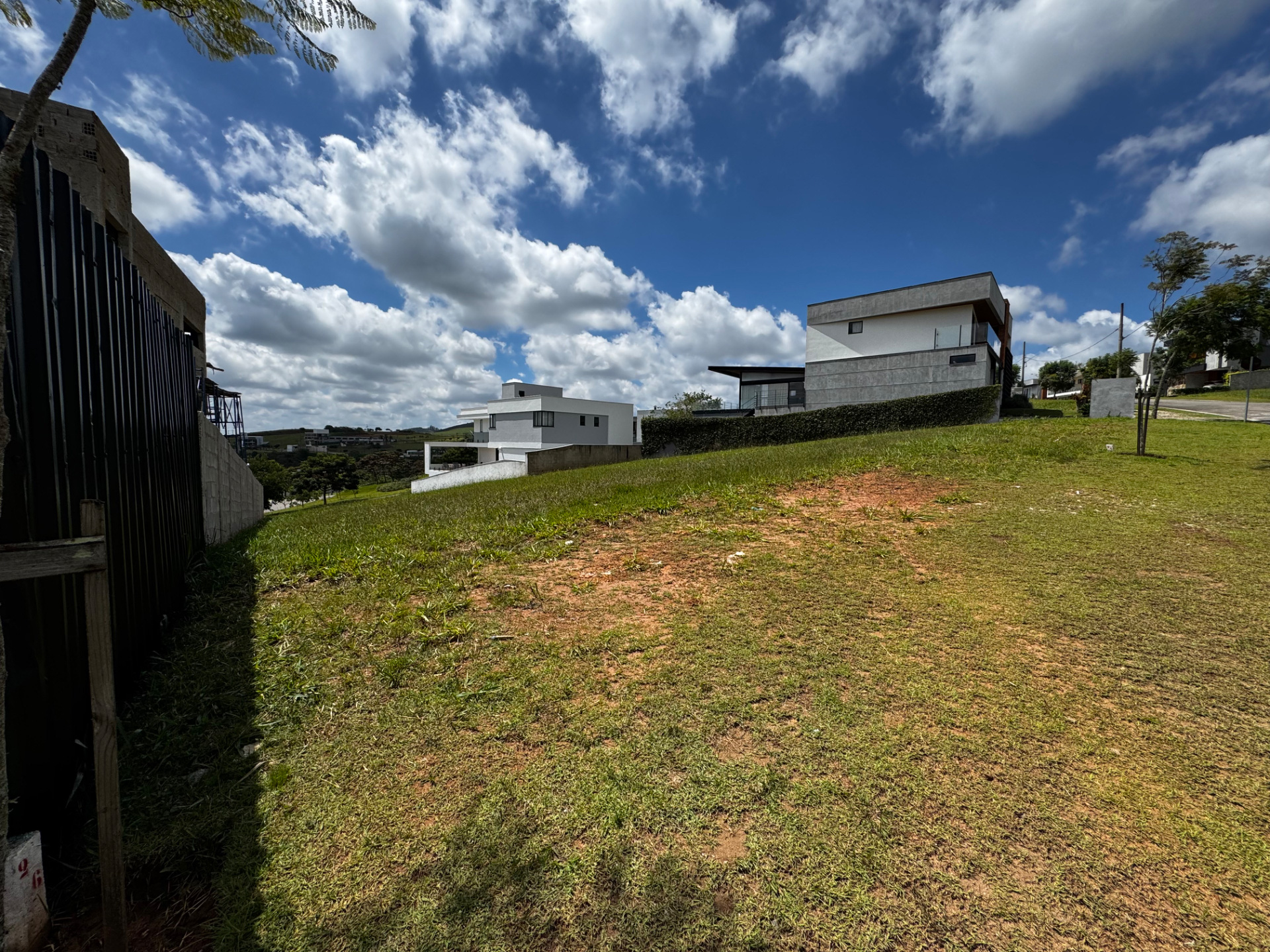 Alphaville: Terreno com declive suave e 436m² à venda., foto 1