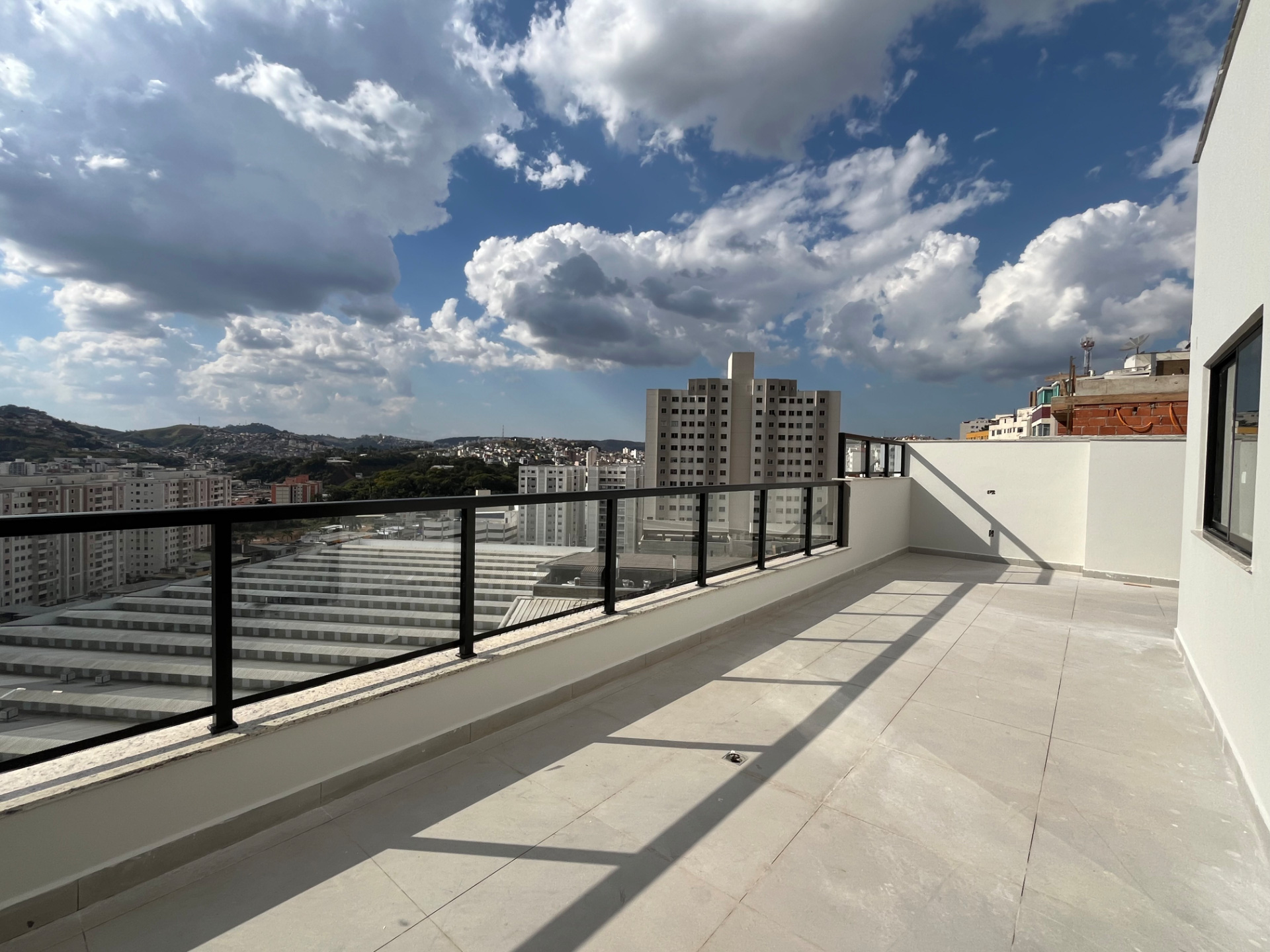 Cobertura no Vale do Ipê. Terraço com vista aberta., foto 12
