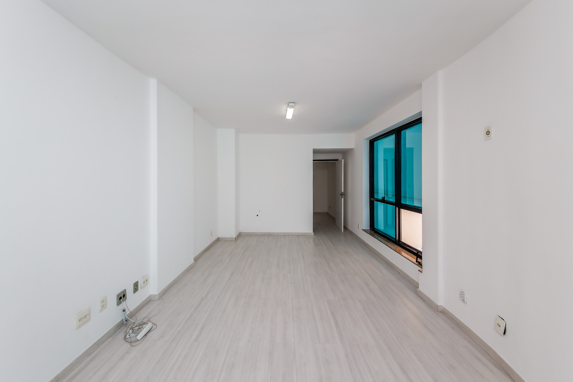 Centro: Sala 56m² com 2 ambientes. Uma vaga., foto 3