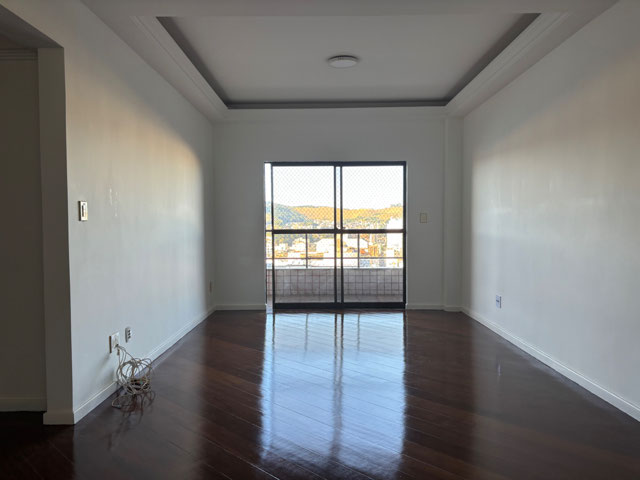 Apartamento com 3 quartos e 2 vagas de garagem para locação