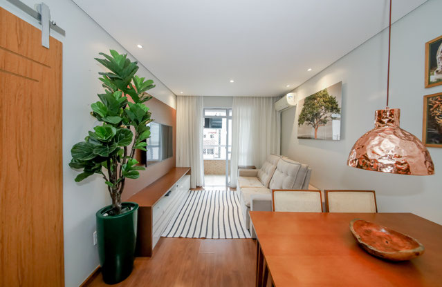 Apartamento com móveis planejados e varanda no Cascatinha para venda