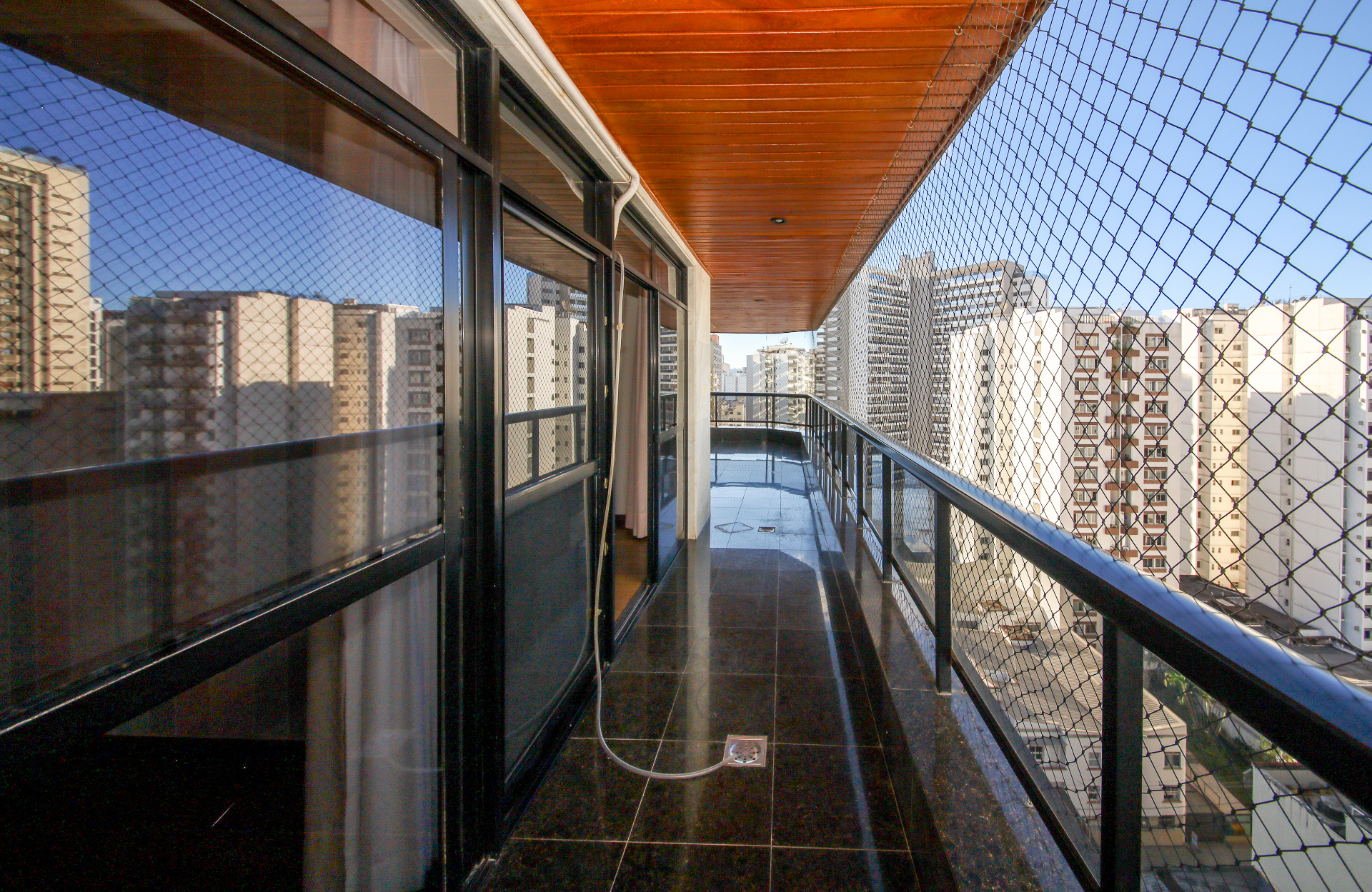 Centro: 2 suítes, varandão. Conforto com vista livre., foto 12
