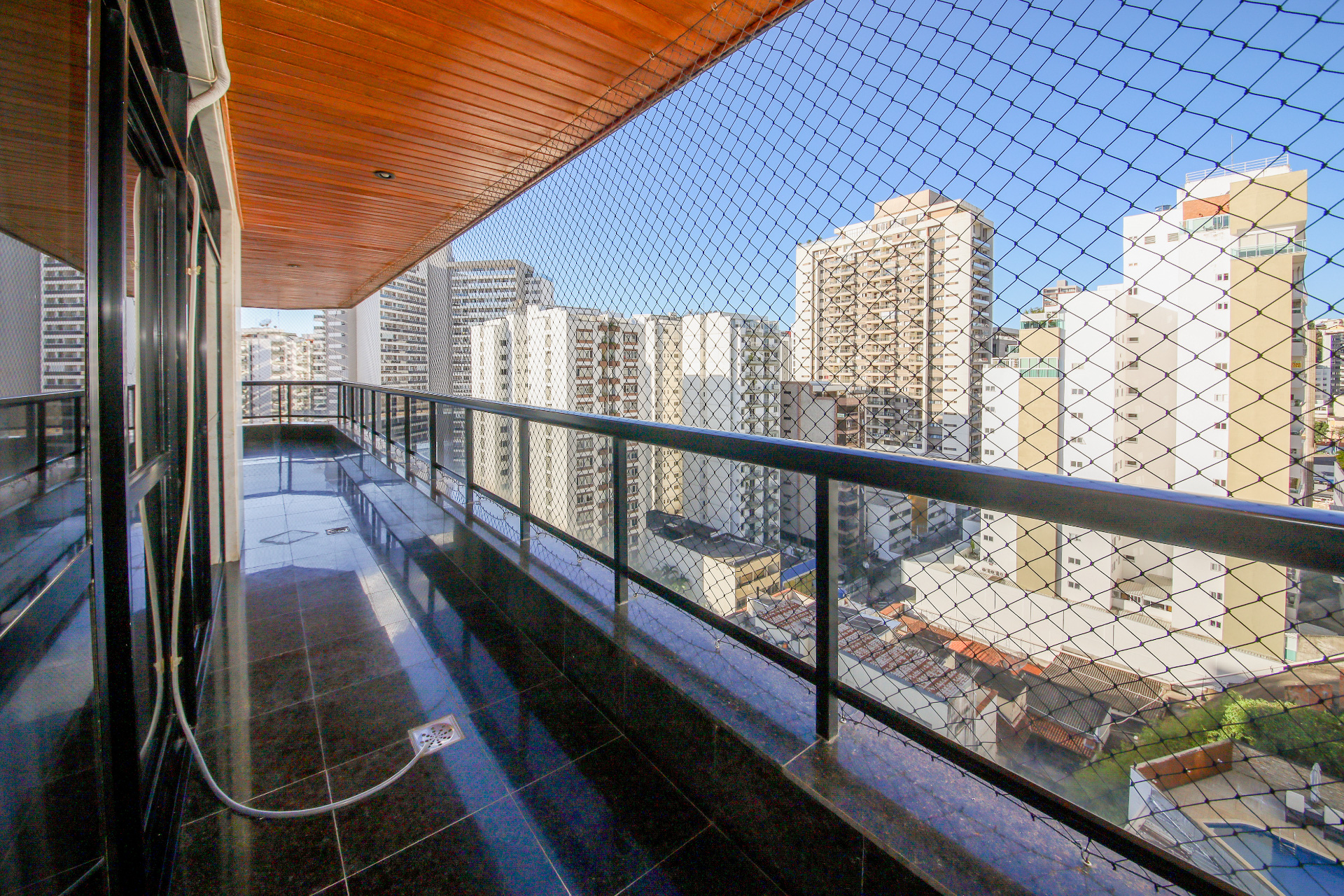 Centro: 2 suítes, varandão. Conforto com vista livre., foto 14