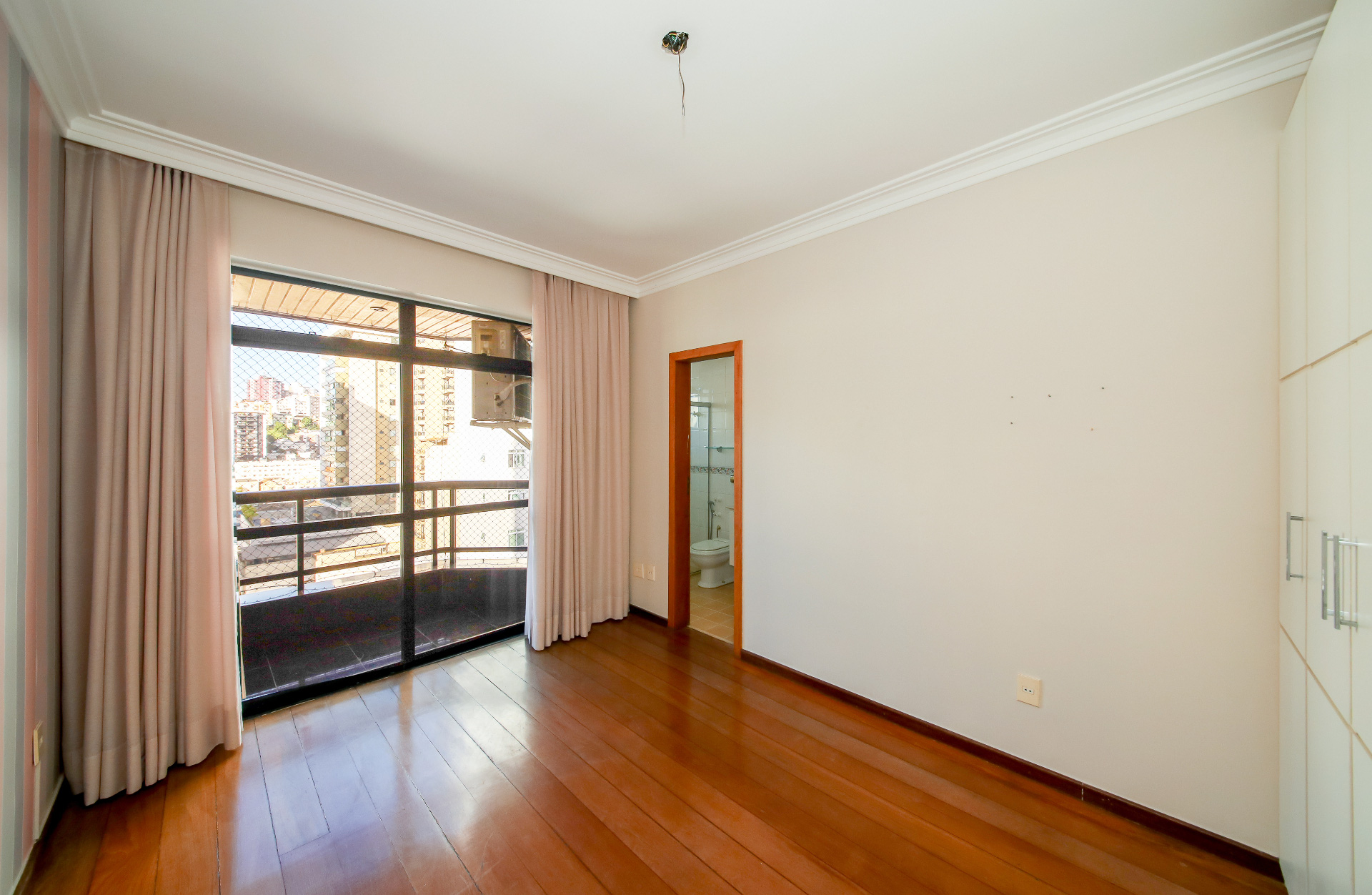 Centro: 2 suítes, varandão. Conforto com vista livre., foto 10