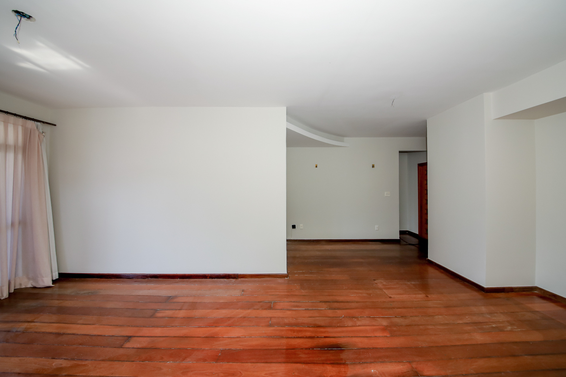 Centro: 2 suítes, varandão. Conforto com vista livre., foto 2