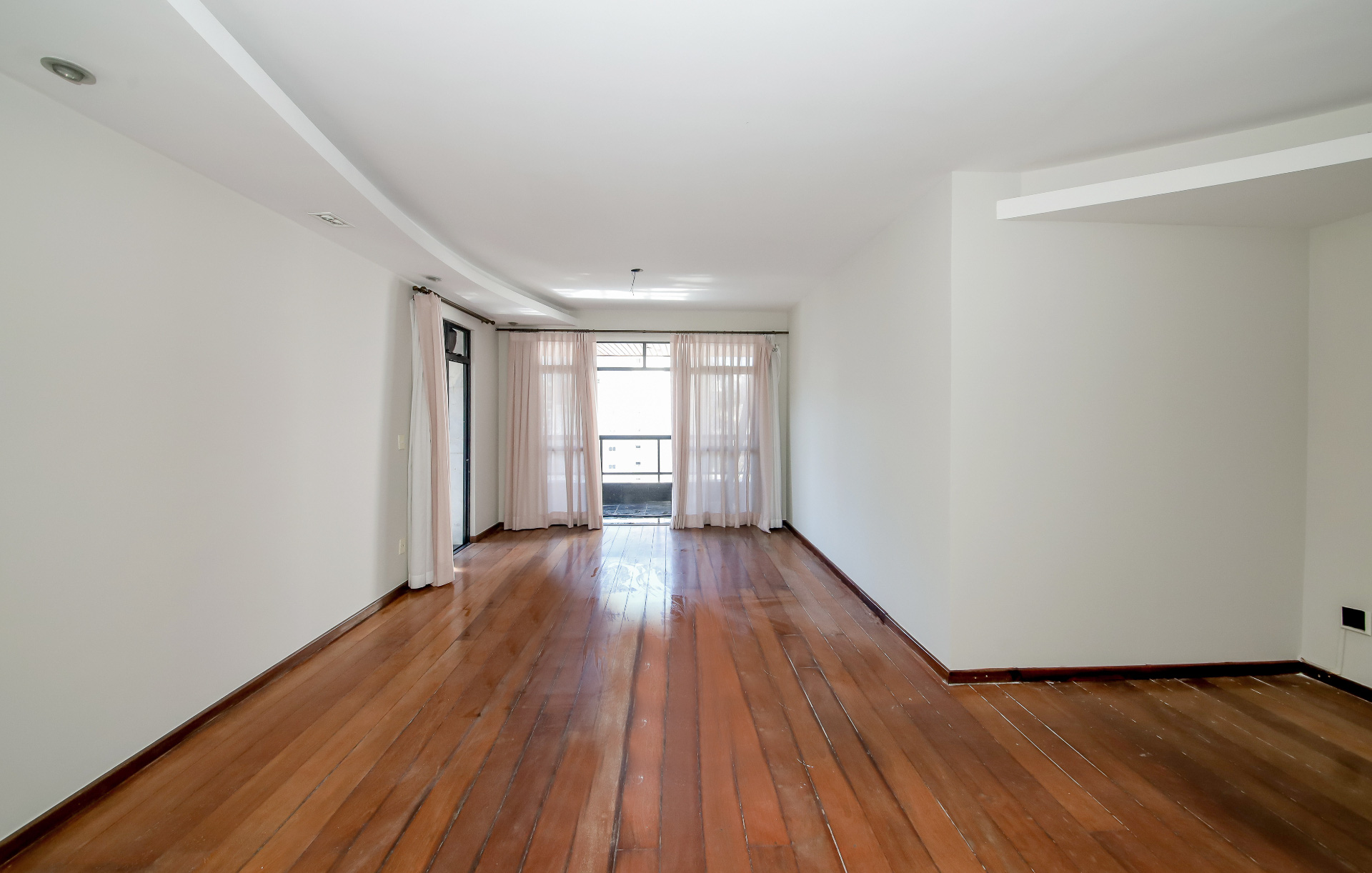 Centro: 2 suítes, varandão. Conforto com vista livre., foto 3