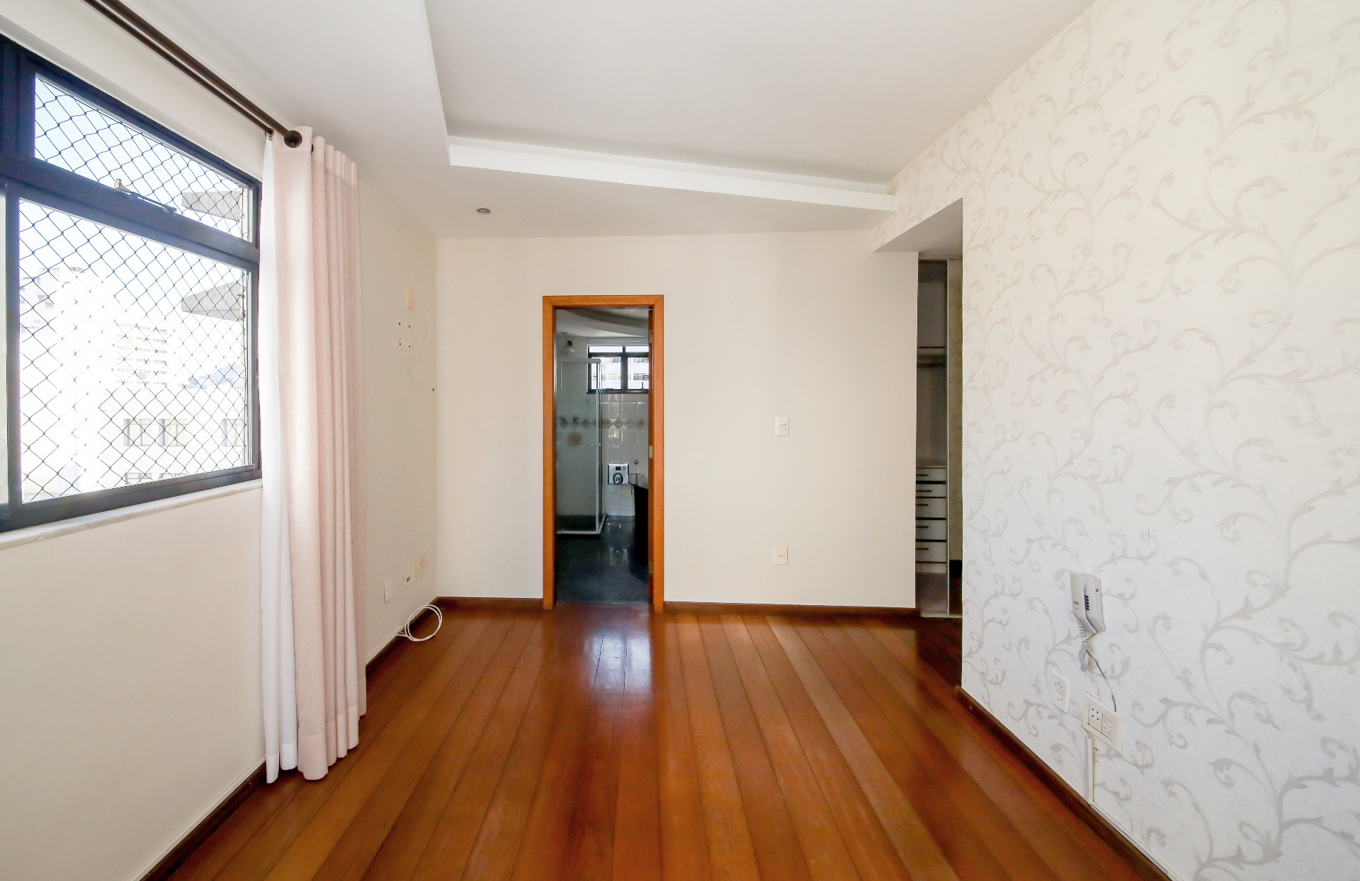 Centro: 2 suítes, varandão. Conforto com vista livre., foto 7