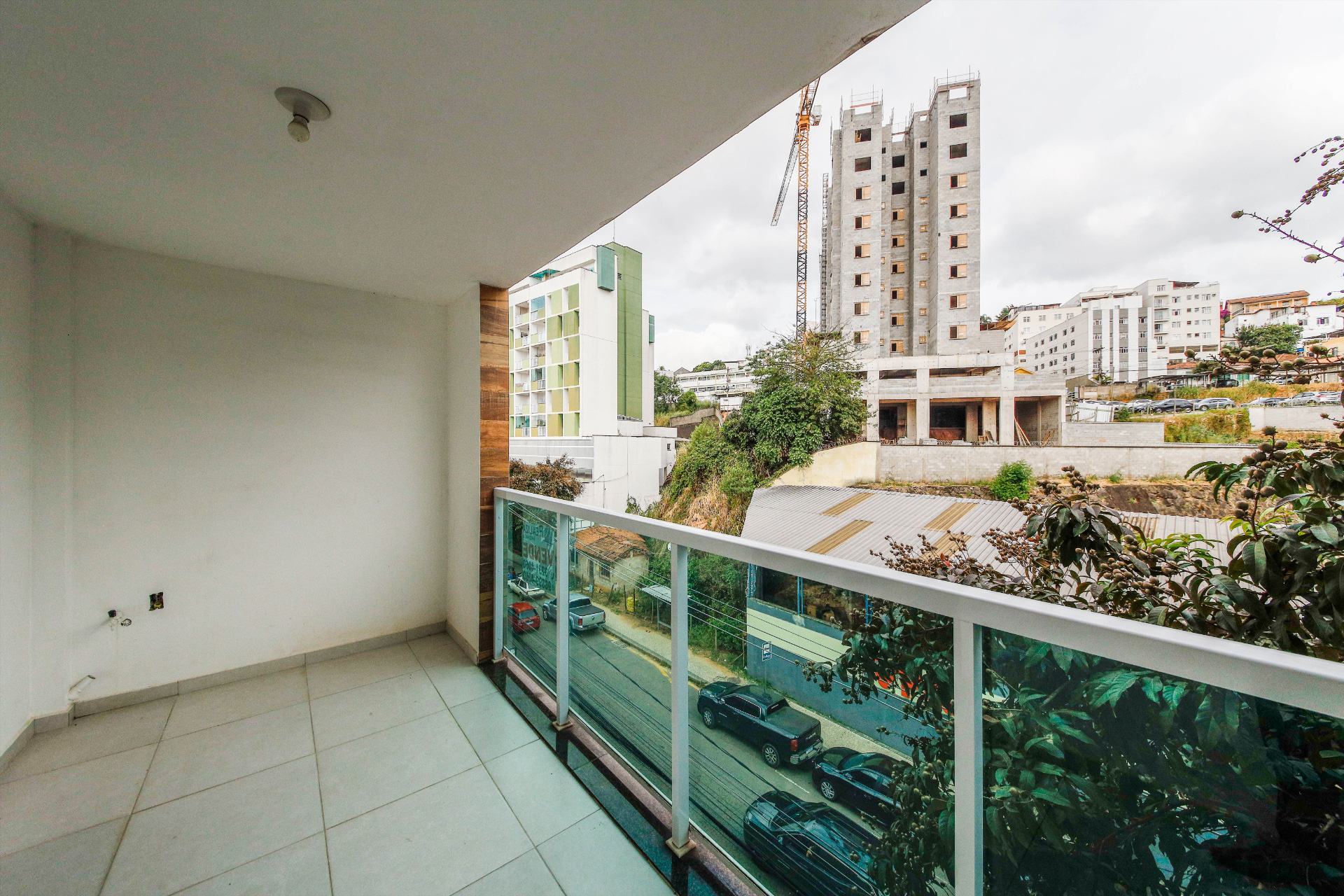 Varanda arejada, 2 quartos, 1 vaga. Morro da Glória., foto 3