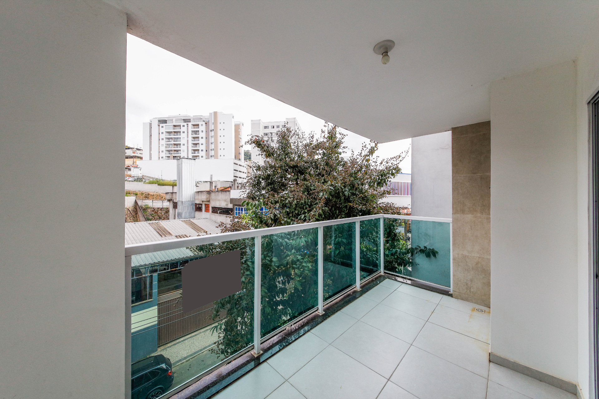 Varanda arejada, 2 quartos, 1 vaga. Morro da Glória., foto 4