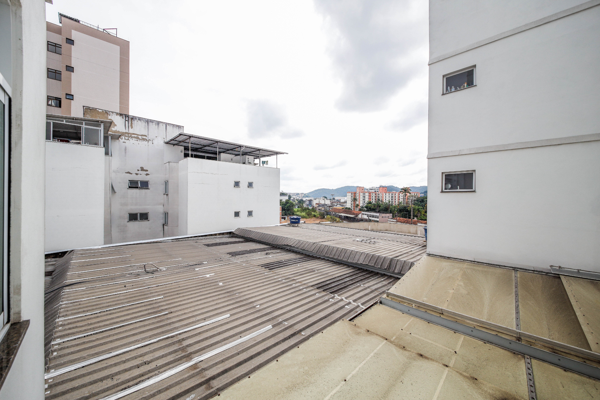 Varanda arejada, 2 quartos, 1 vaga. Morro da Glória., foto 11