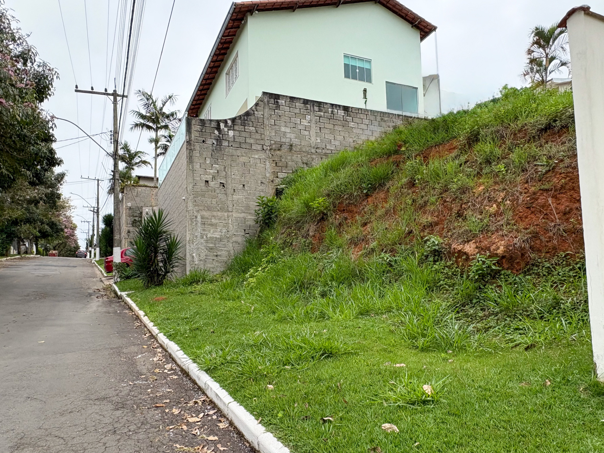 Lote em aclive próximo à portaria do Condomínio Alto dos Pinheiros para venda, foto 4