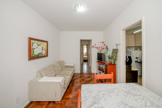 Apartamento de 2 quartos com varanda e vaga coletiva para venda