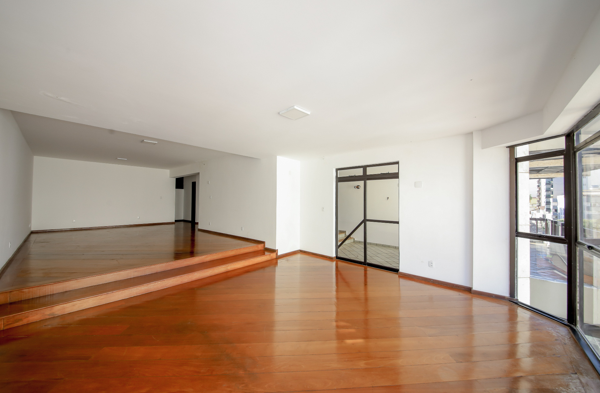 Centro: 4 quartos, varanda, 342m². Ed. Cozak., foto 4